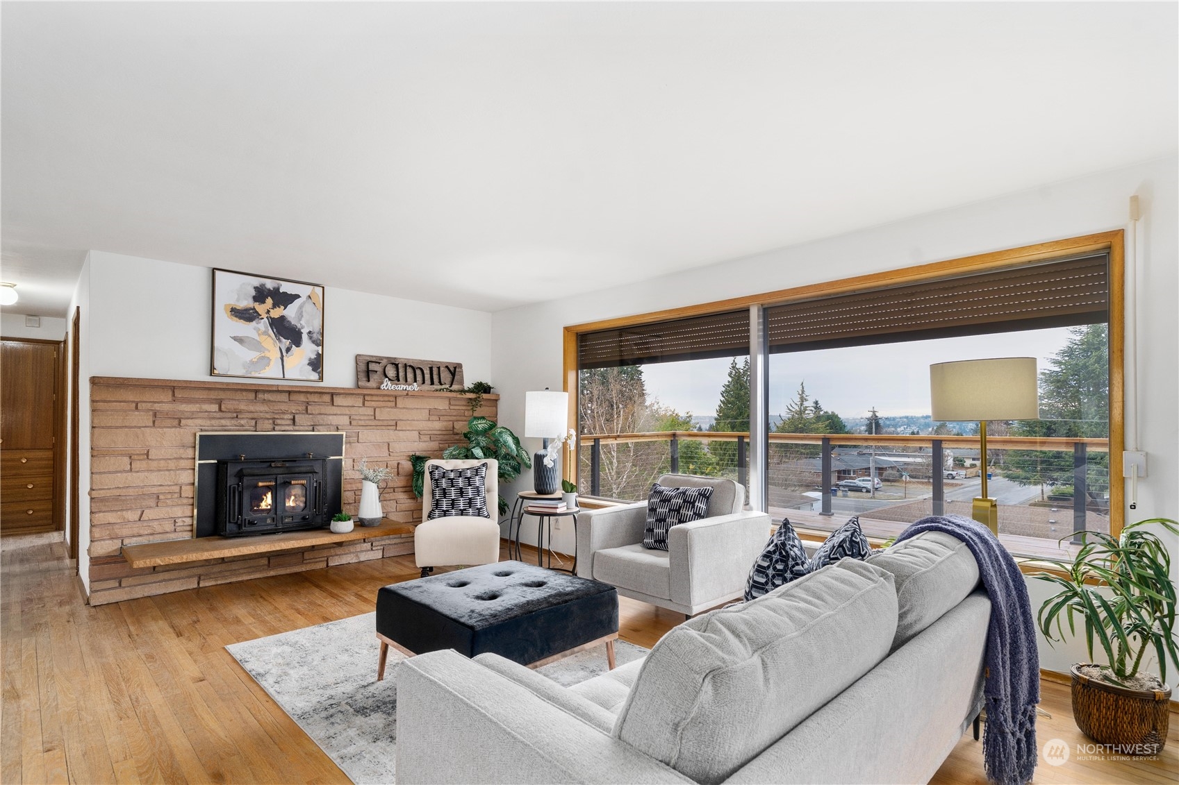 905 Lynnwood Avenue NE