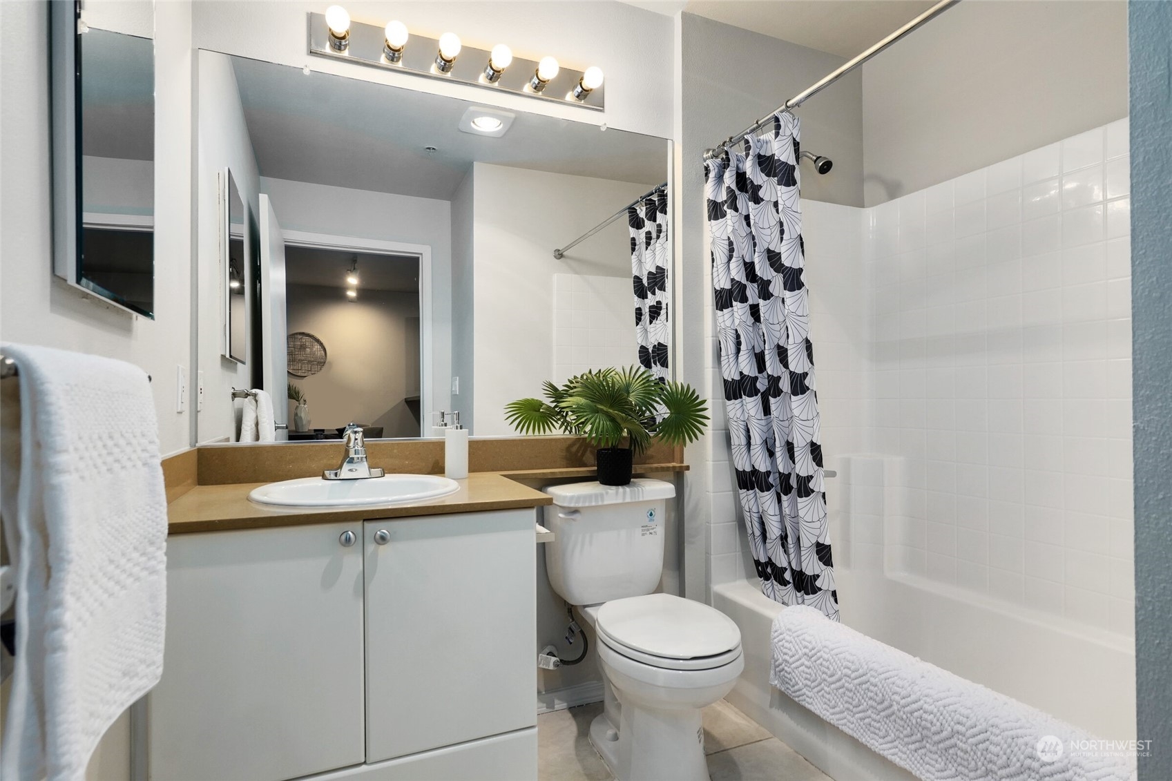 1323 Boren Avenue Unit: 214