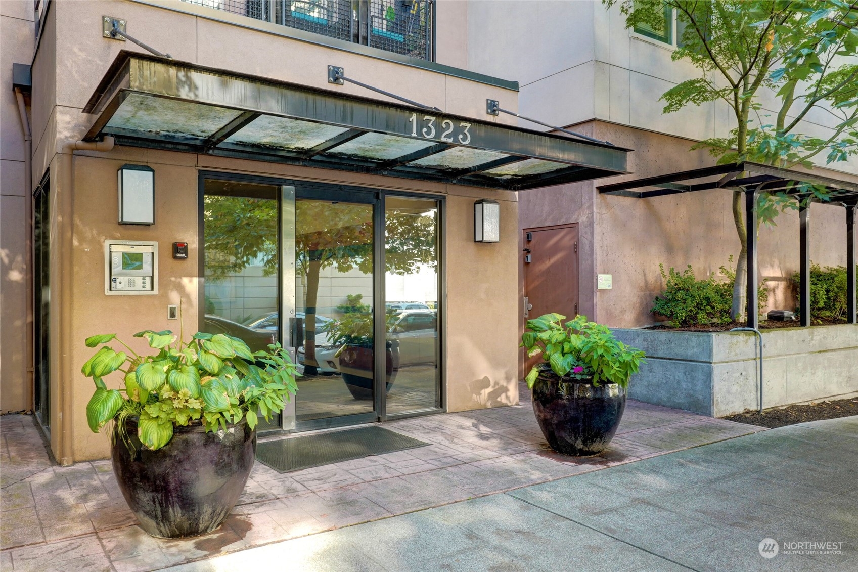 1323 Boren Avenue Unit: 214