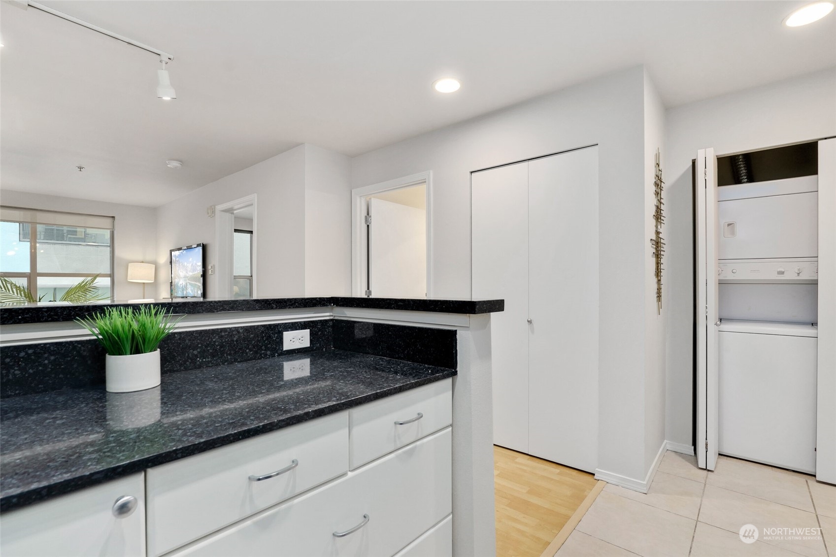1323 Boren Avenue Unit: 214