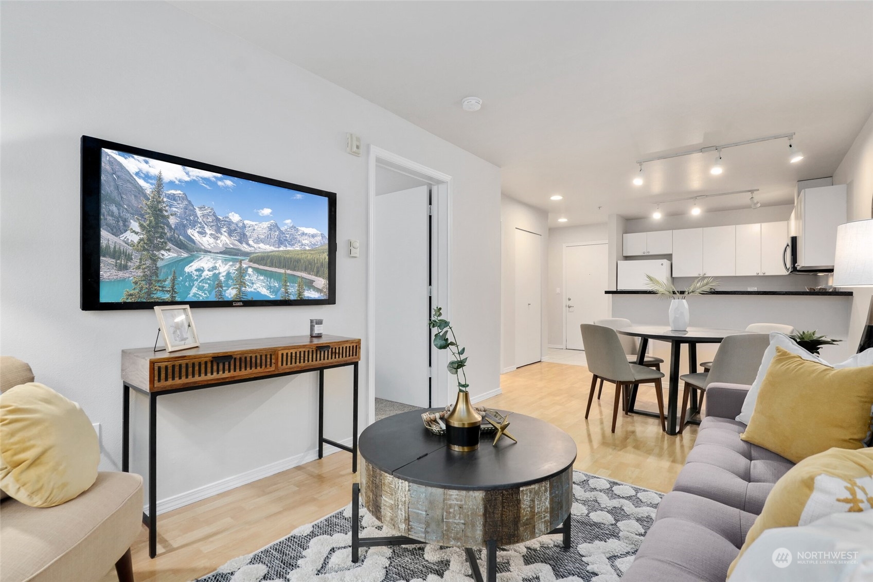 1323 Boren Avenue Unit: 214