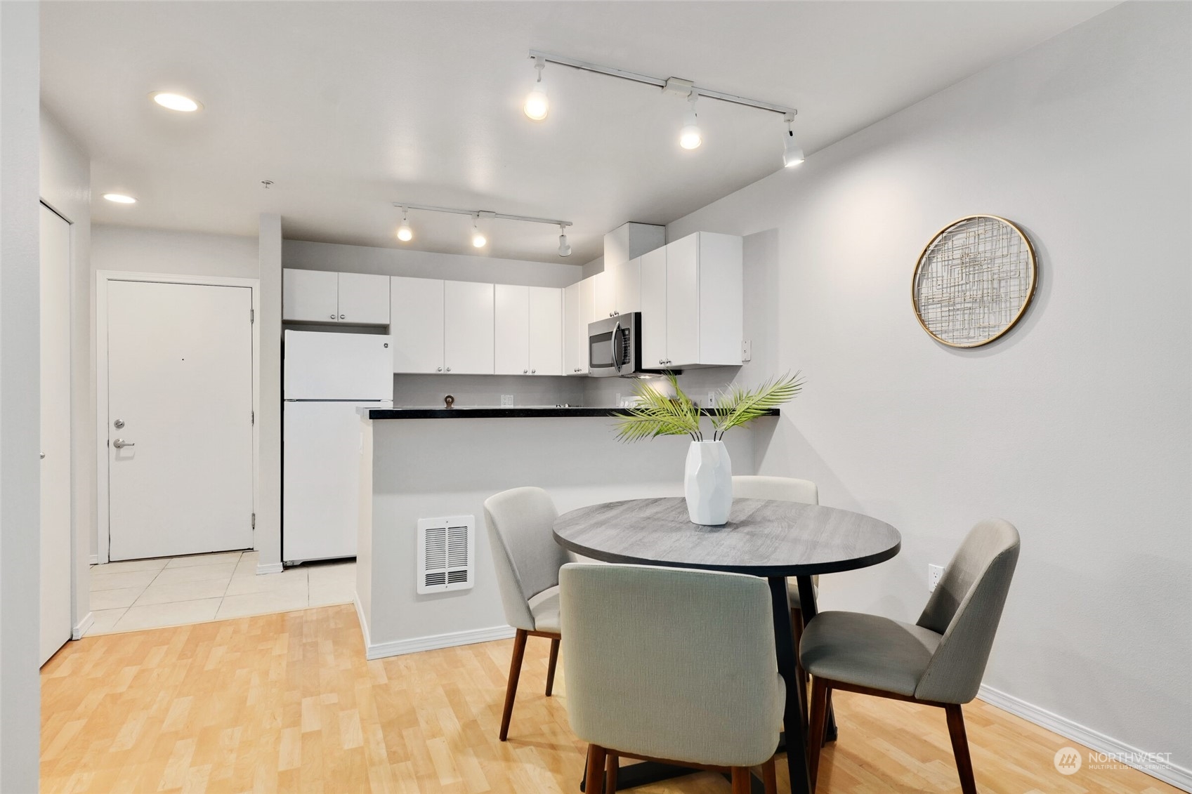 1323 Boren Avenue Unit: 214