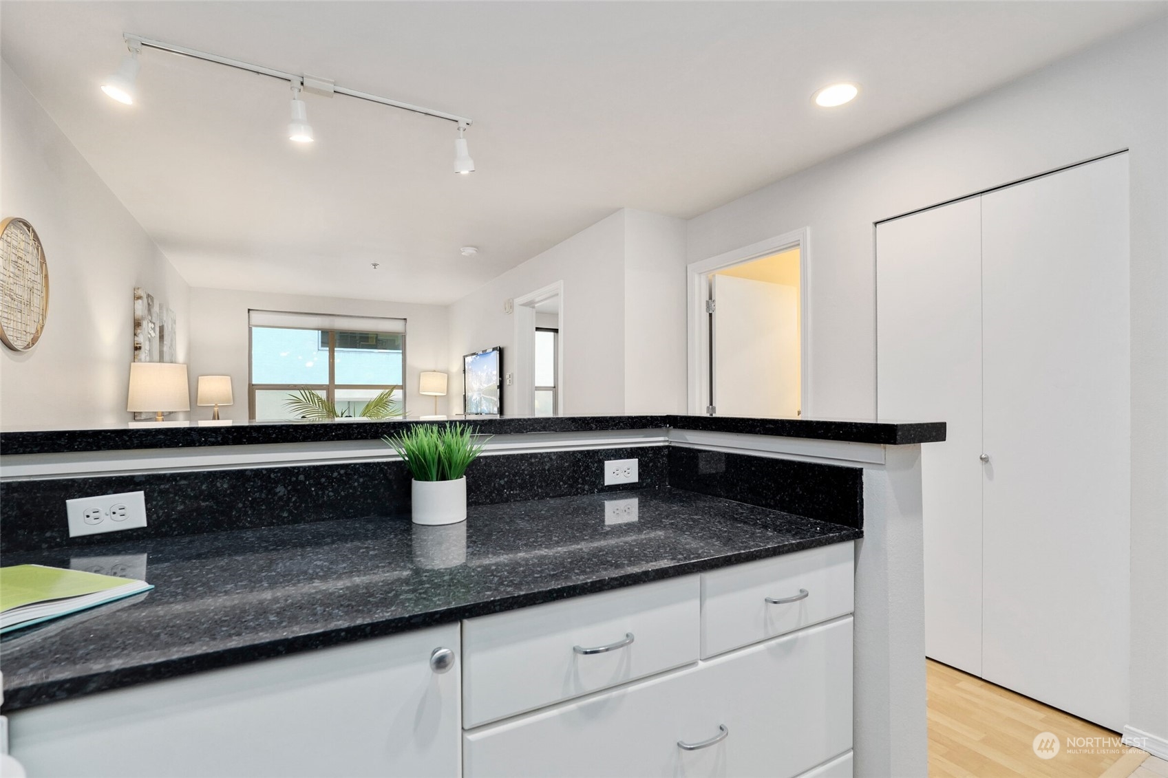 1323 Boren Avenue Unit: 214