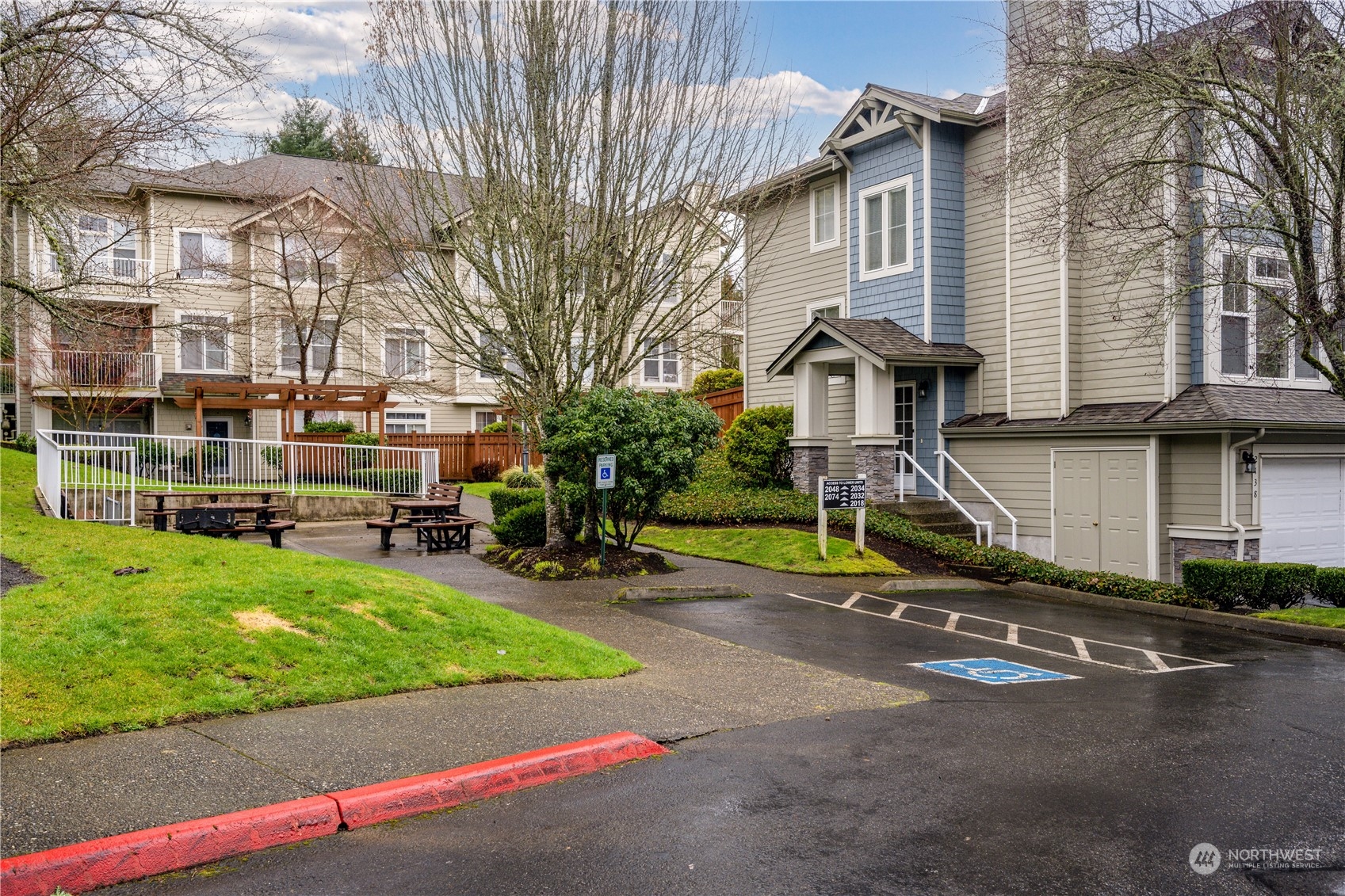 2034 Newport Way NW Unit: 11-1