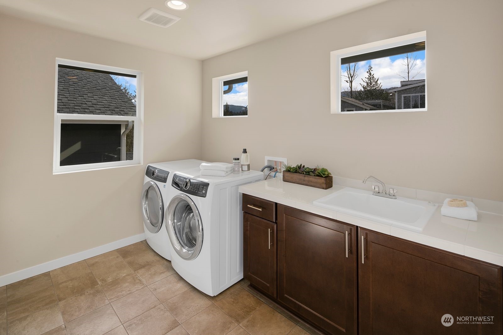 2112 NW Lynx Loop