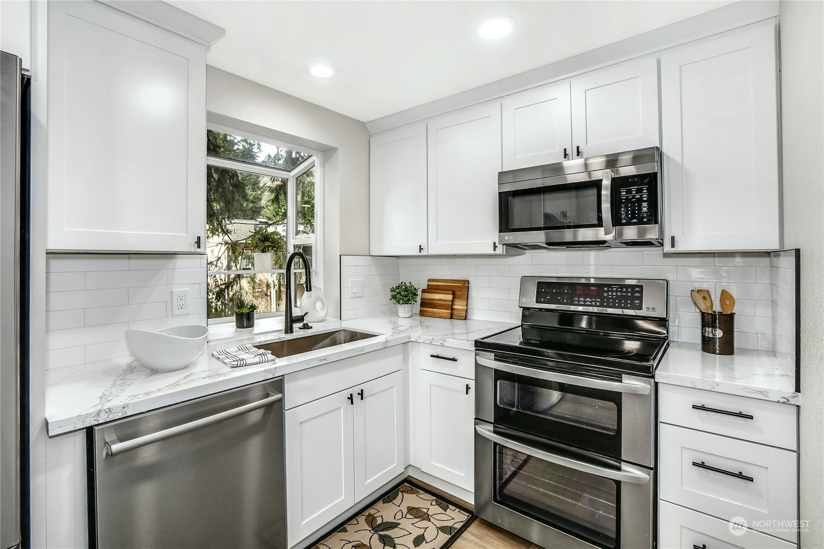 8653 Avondale Road NE Unit: A301