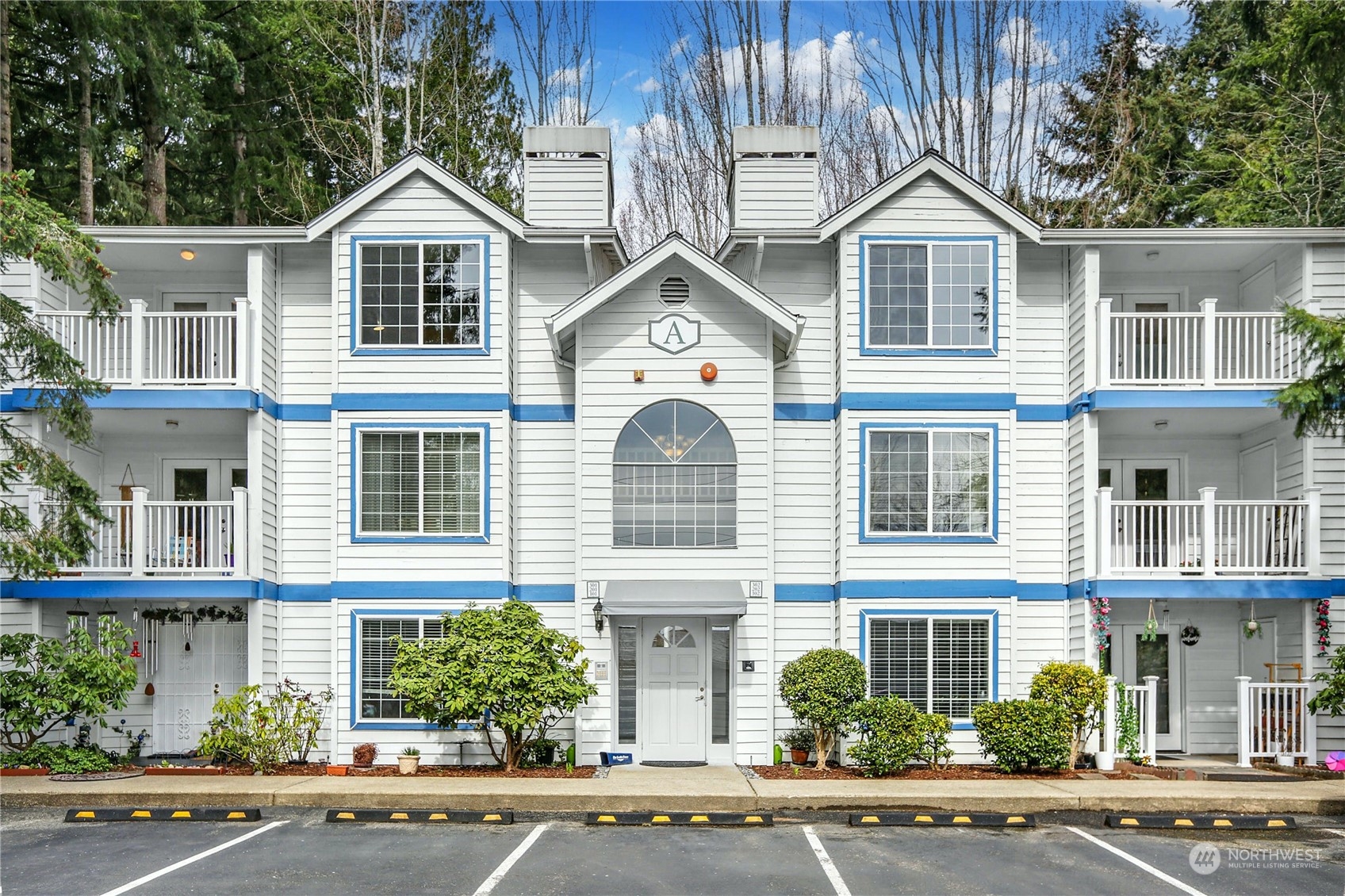 8653 Avondale Road NE Unit: A301