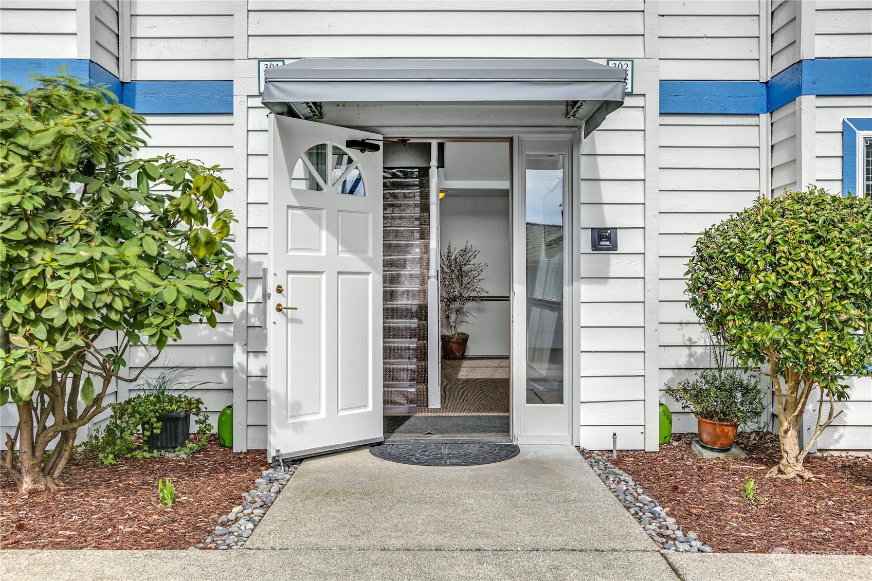 8653 Avondale Road NE Unit: A301