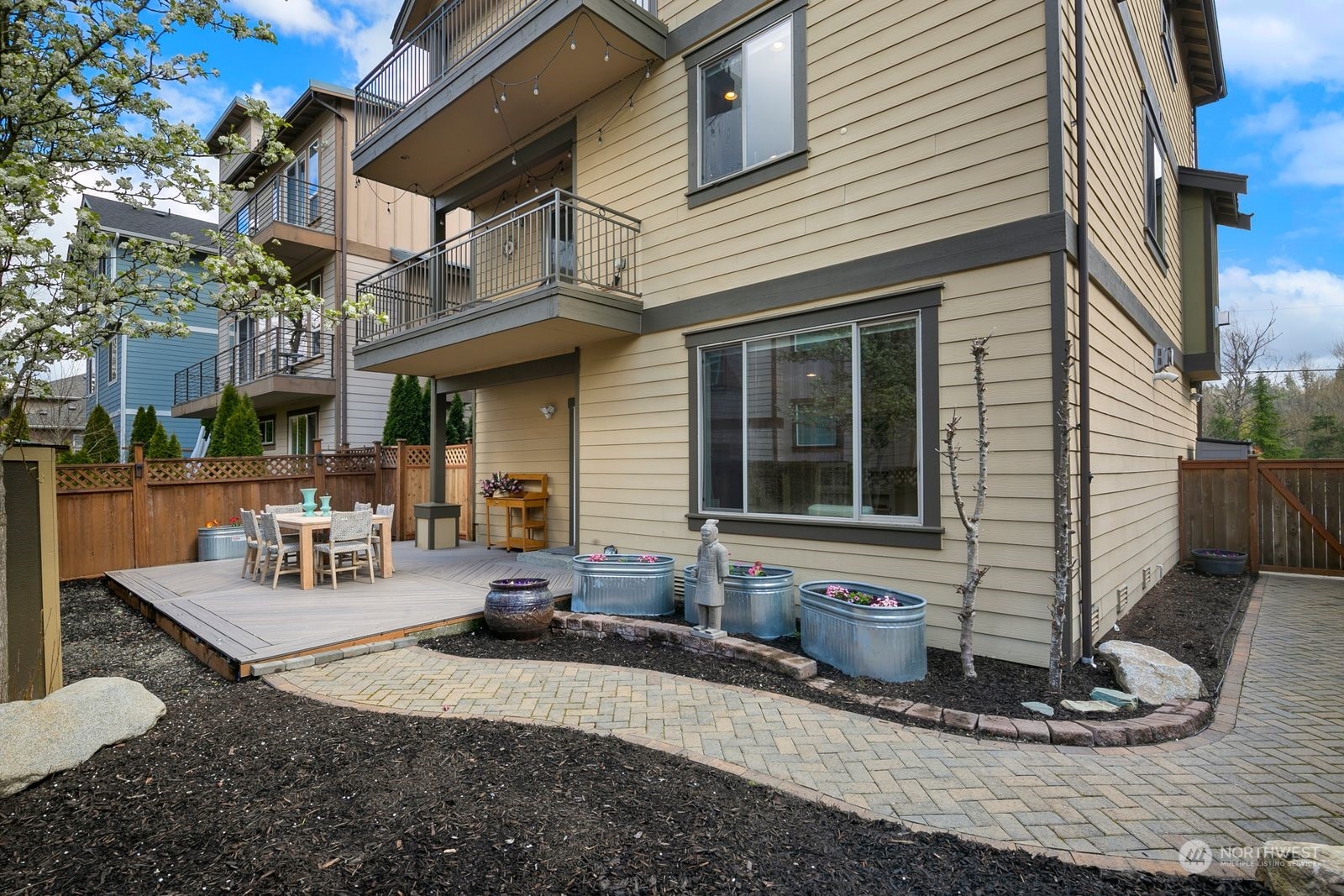 815 4th Avenue NW