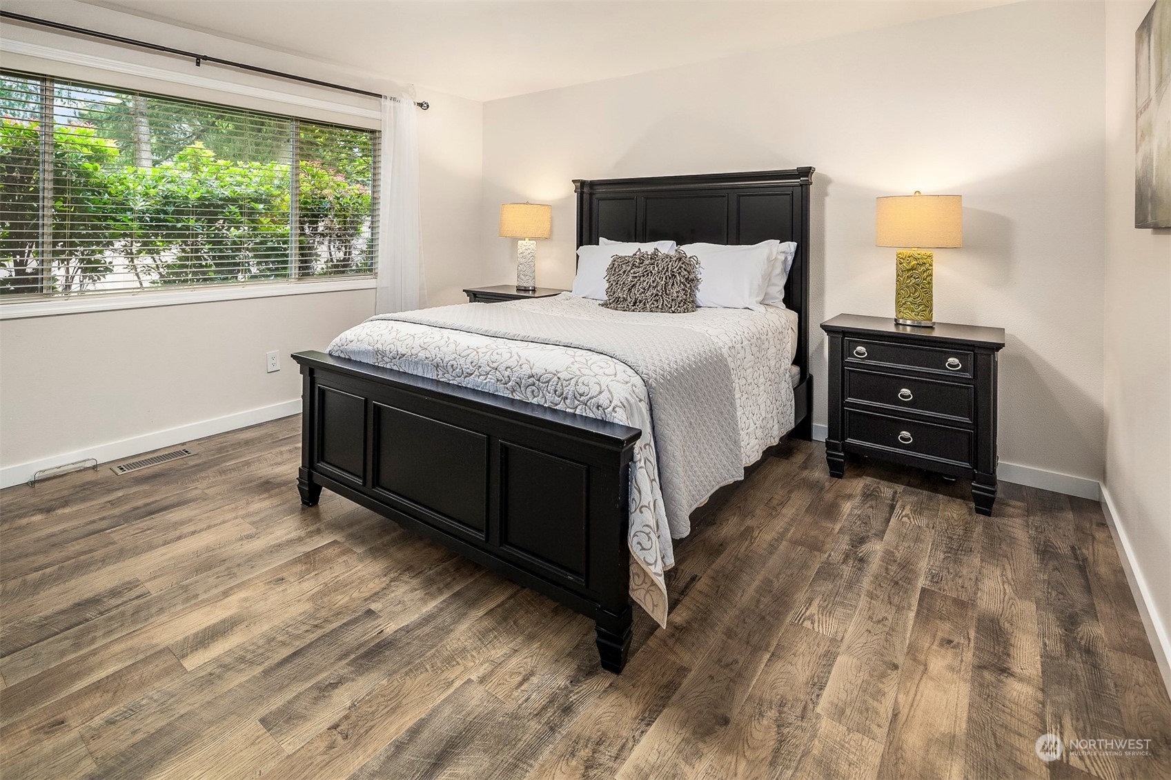 1601 Field Avenue NE