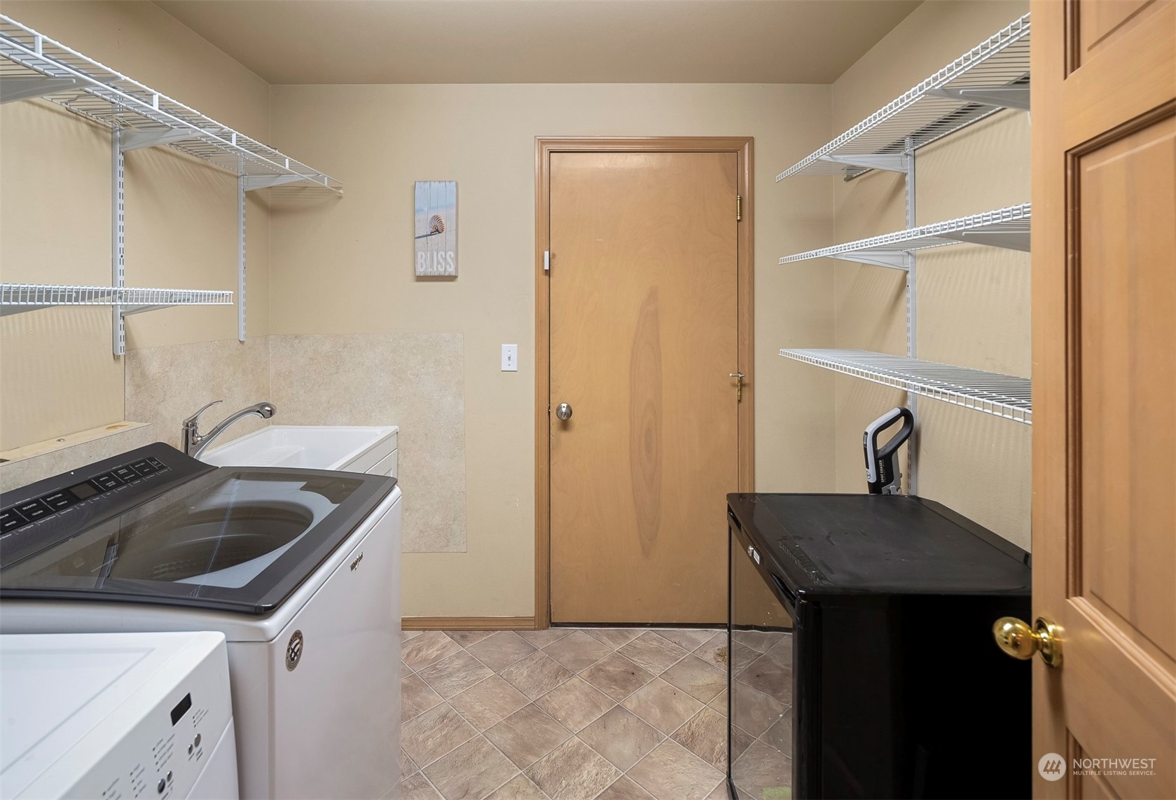 1601 Field Avenue NE