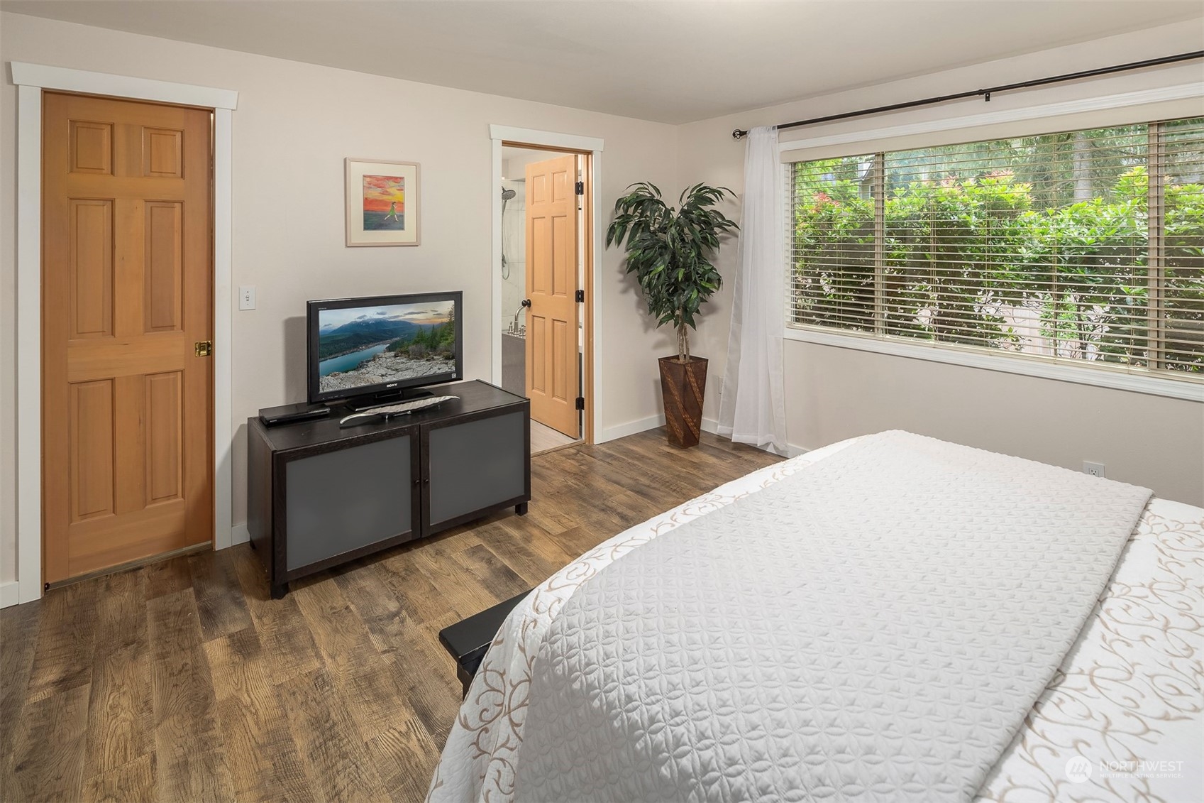 1601 Field Avenue NE