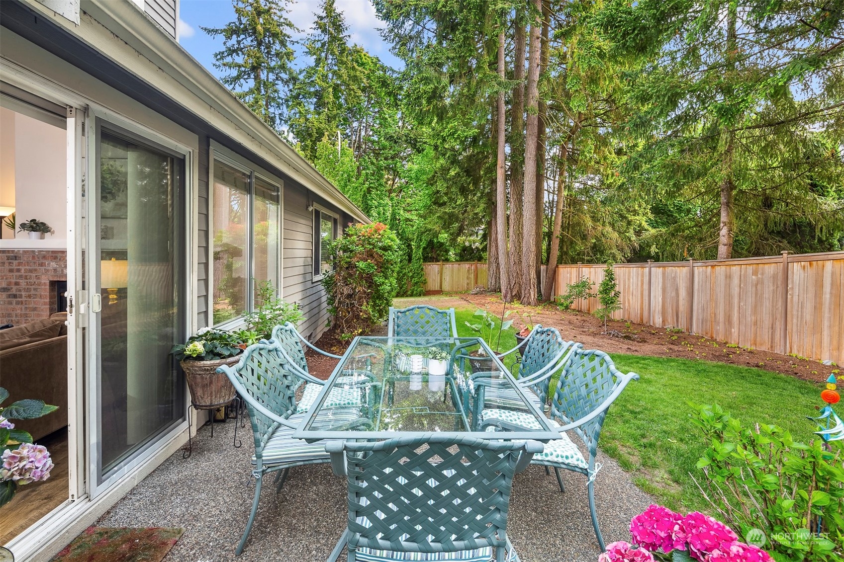 1601 Field Avenue NE