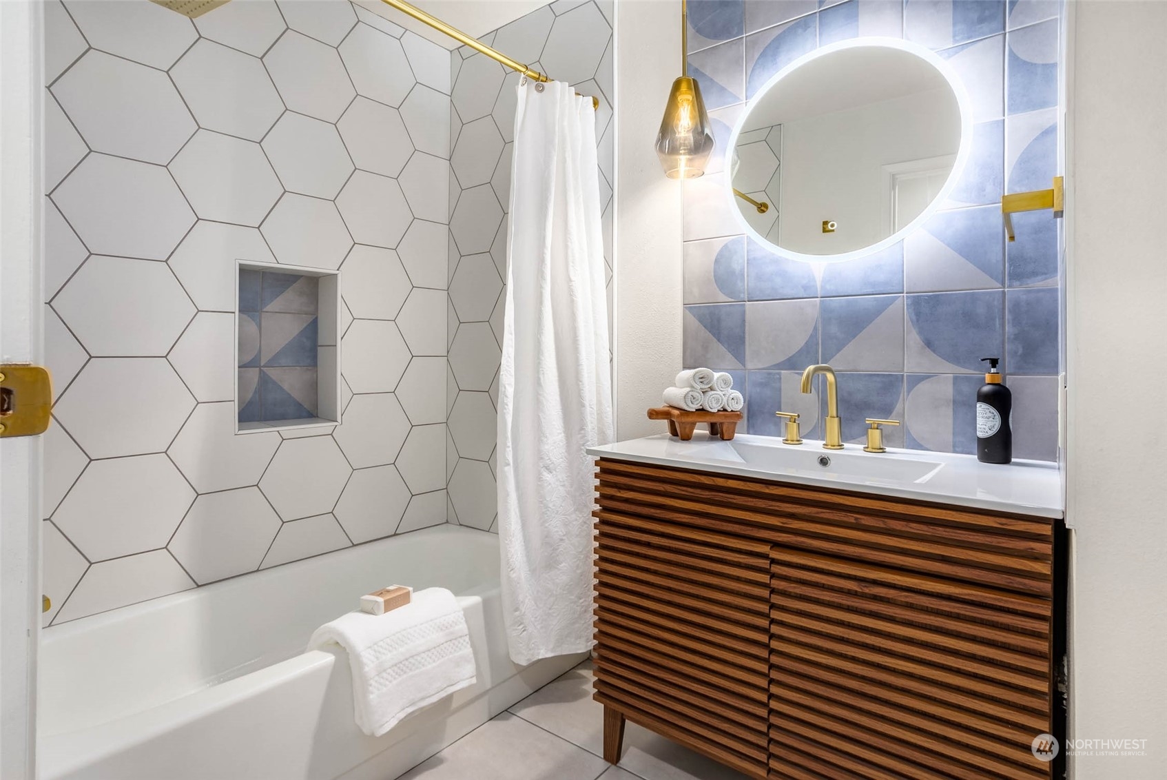 9715 NE Juanita Drive Unit: 209B