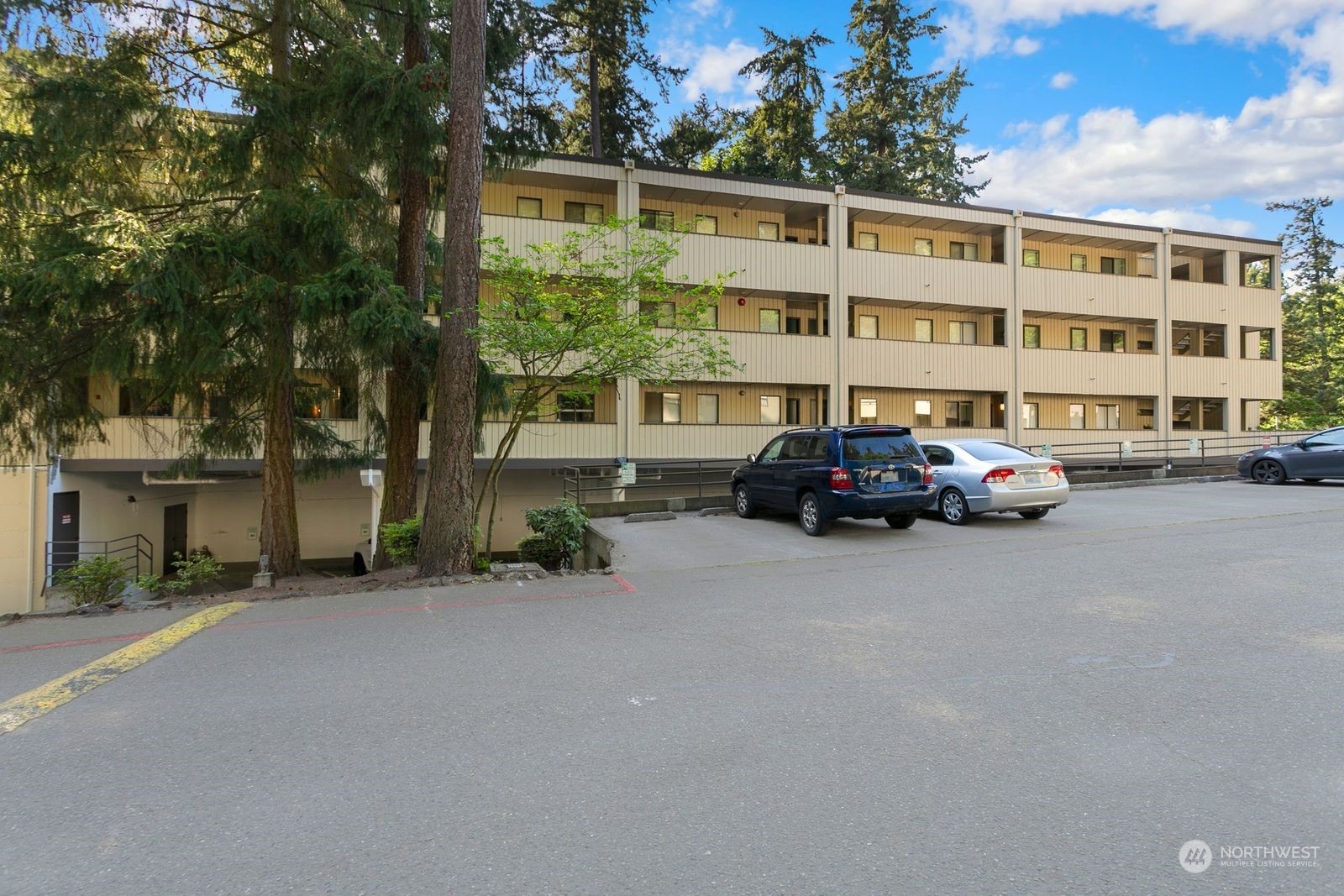 10819 NE 37th Place Unit: 106