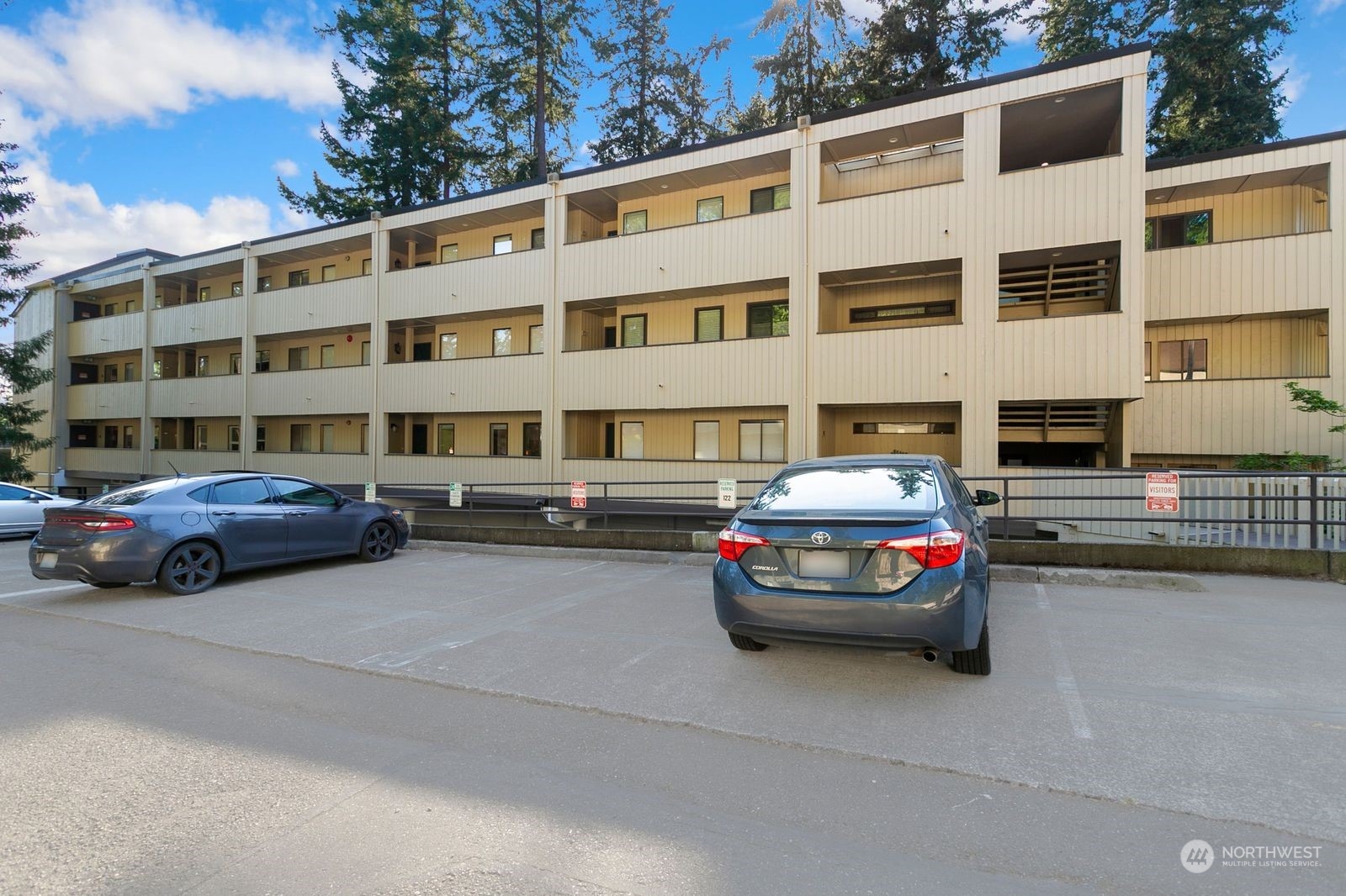 10819 NE 37th Place Unit: 106