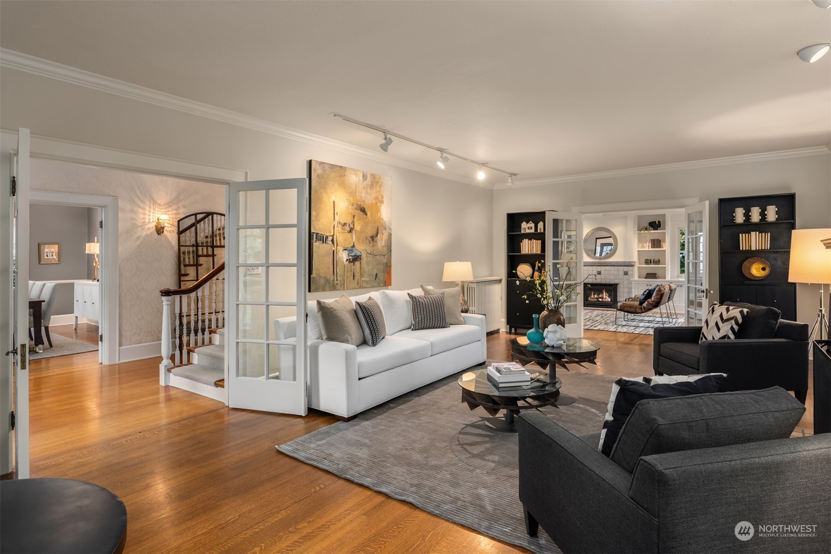525 W Kinnear Place