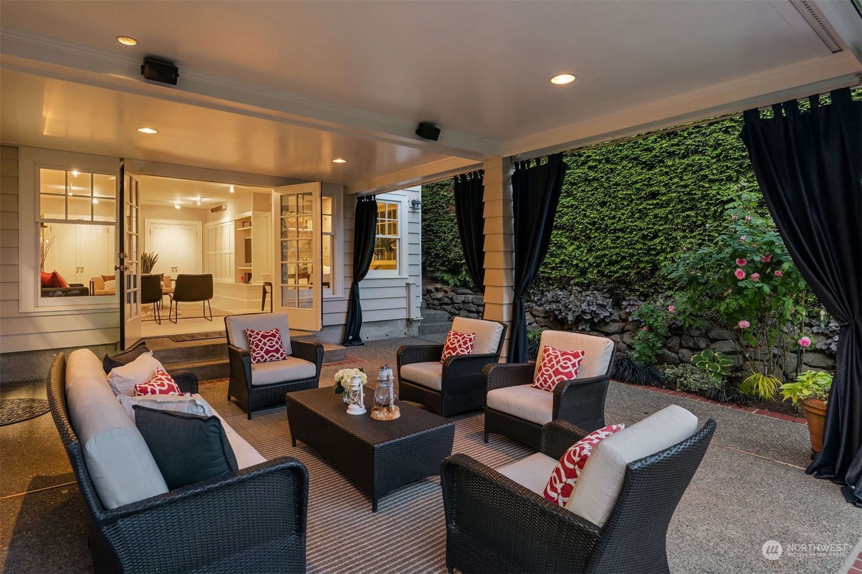 525 W Kinnear Place