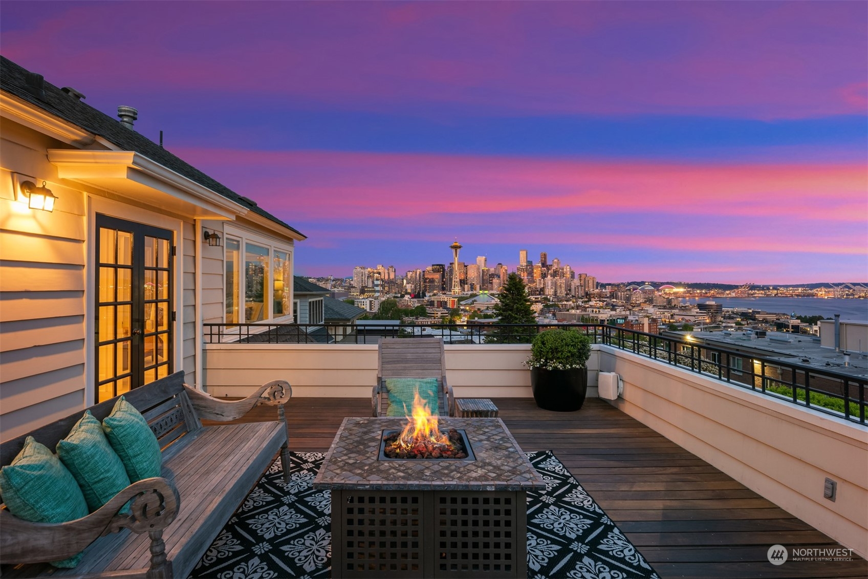 525 W Kinnear Place