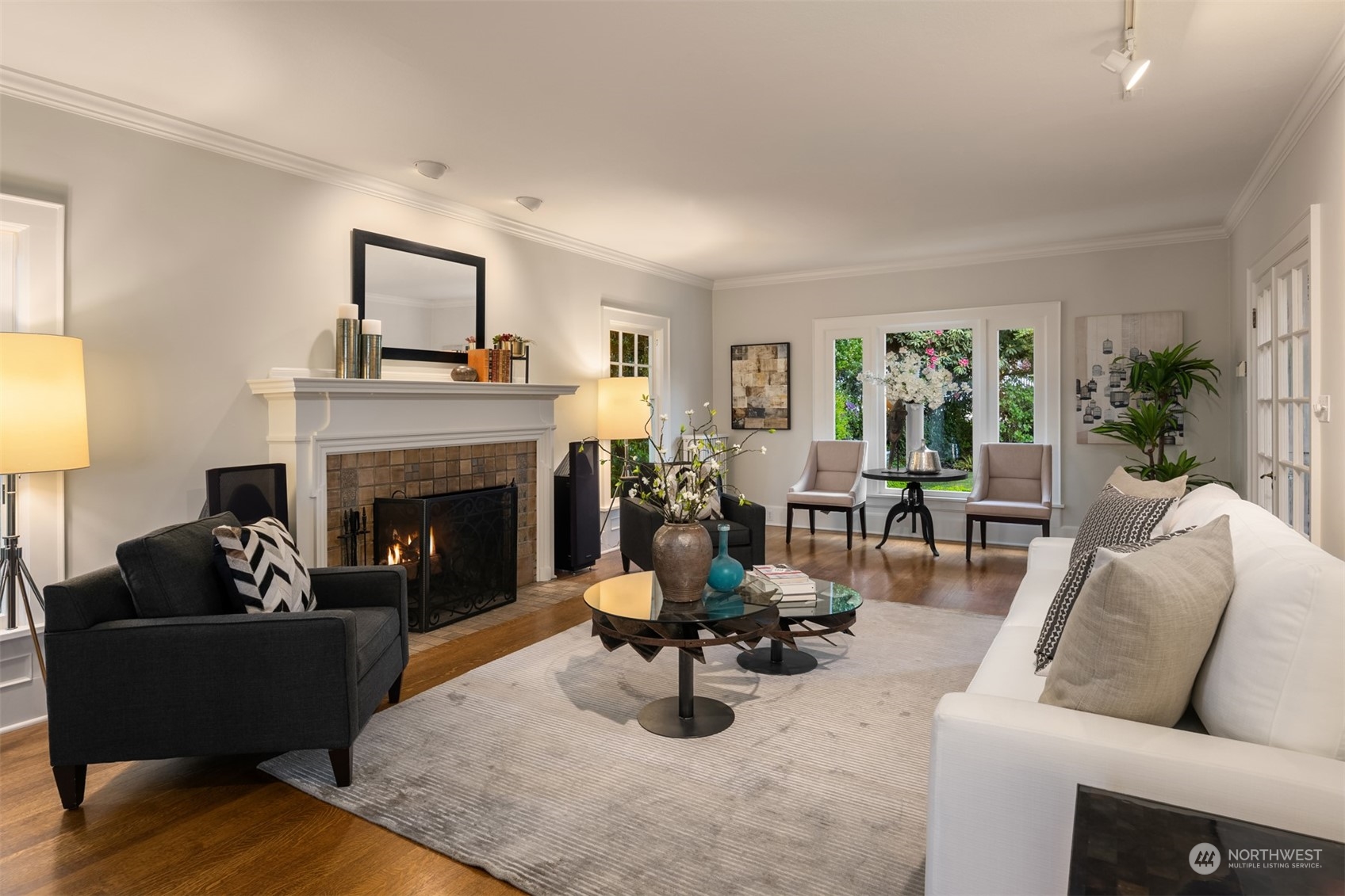 525 W Kinnear Place