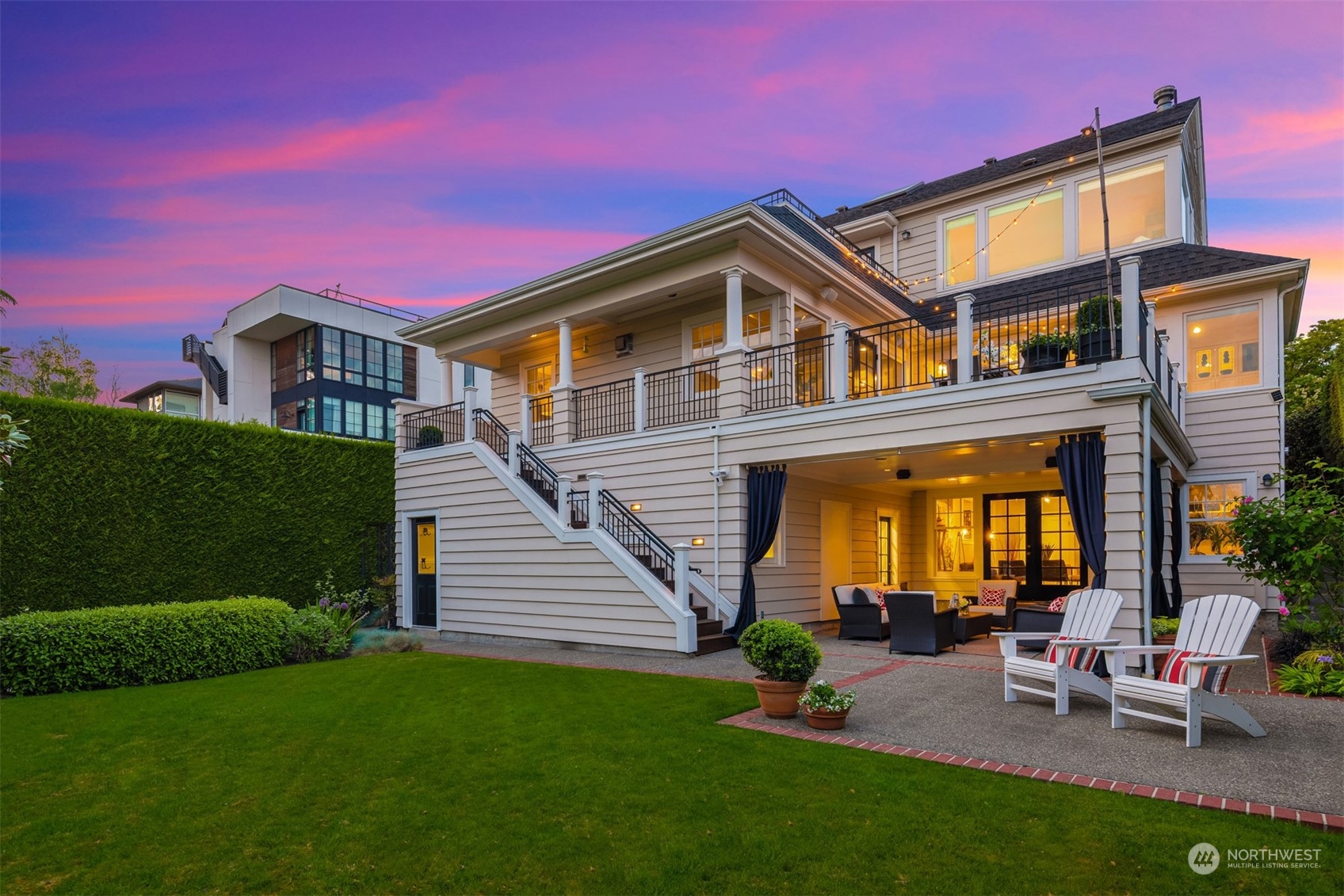 525 W Kinnear Place