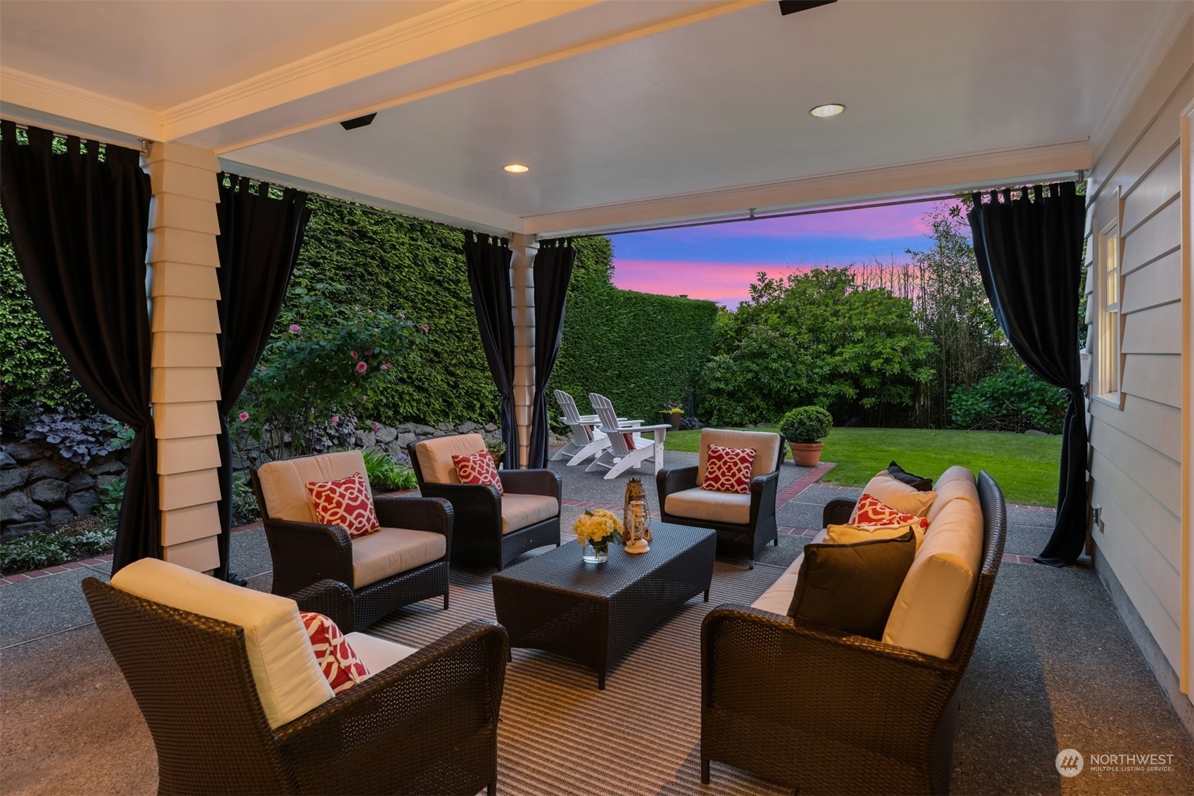525 W Kinnear Place