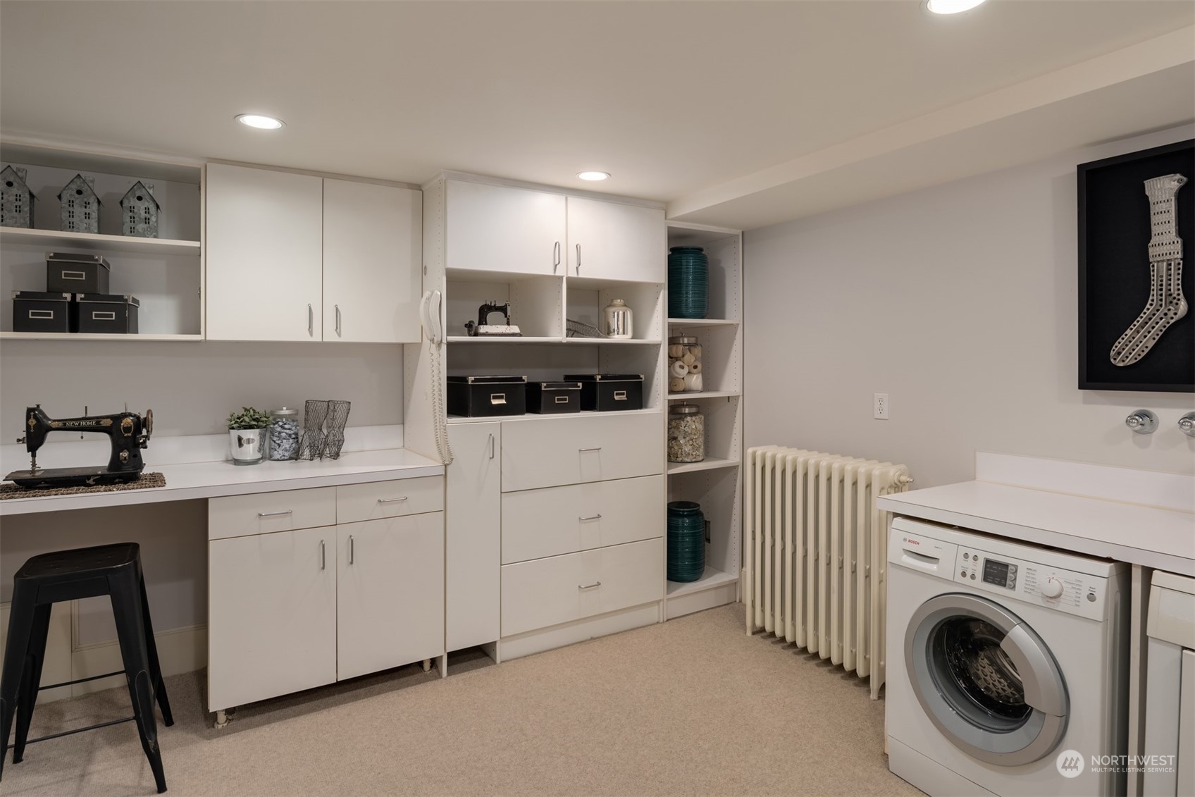 525 W Kinnear Place
