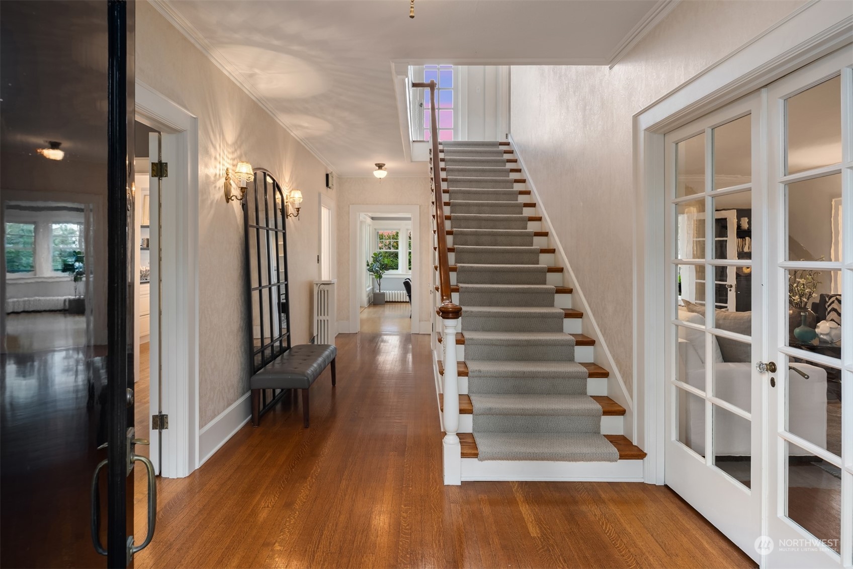 525 W Kinnear Place