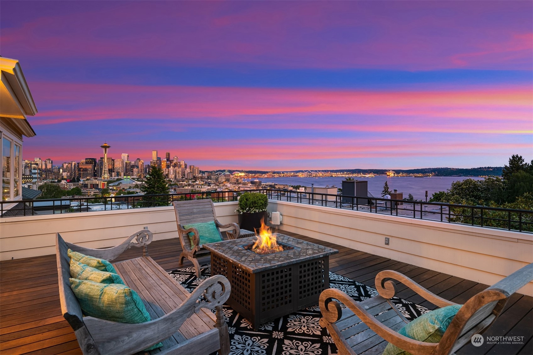 525 W Kinnear Place