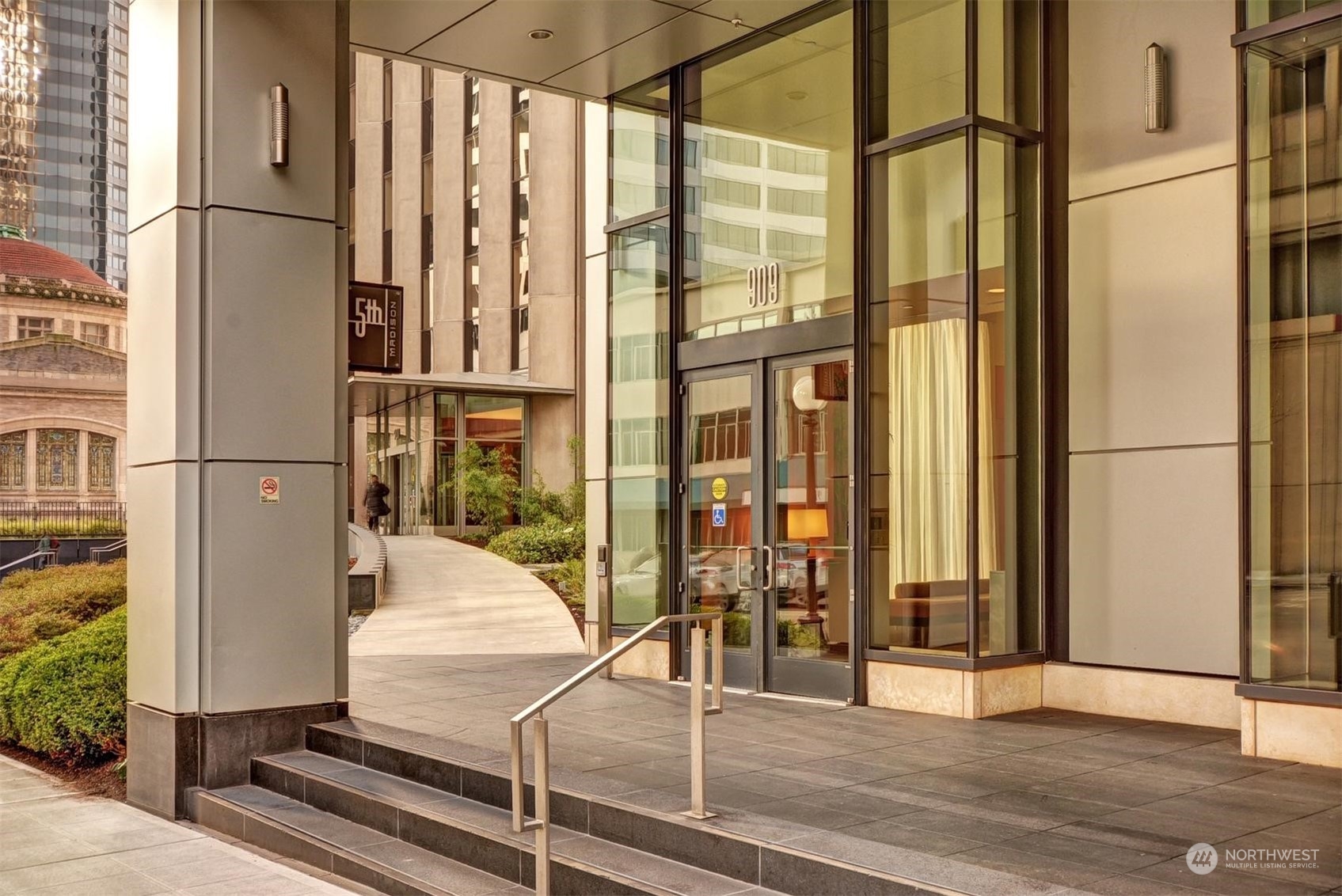 909 5th Avenue Unit: 1903