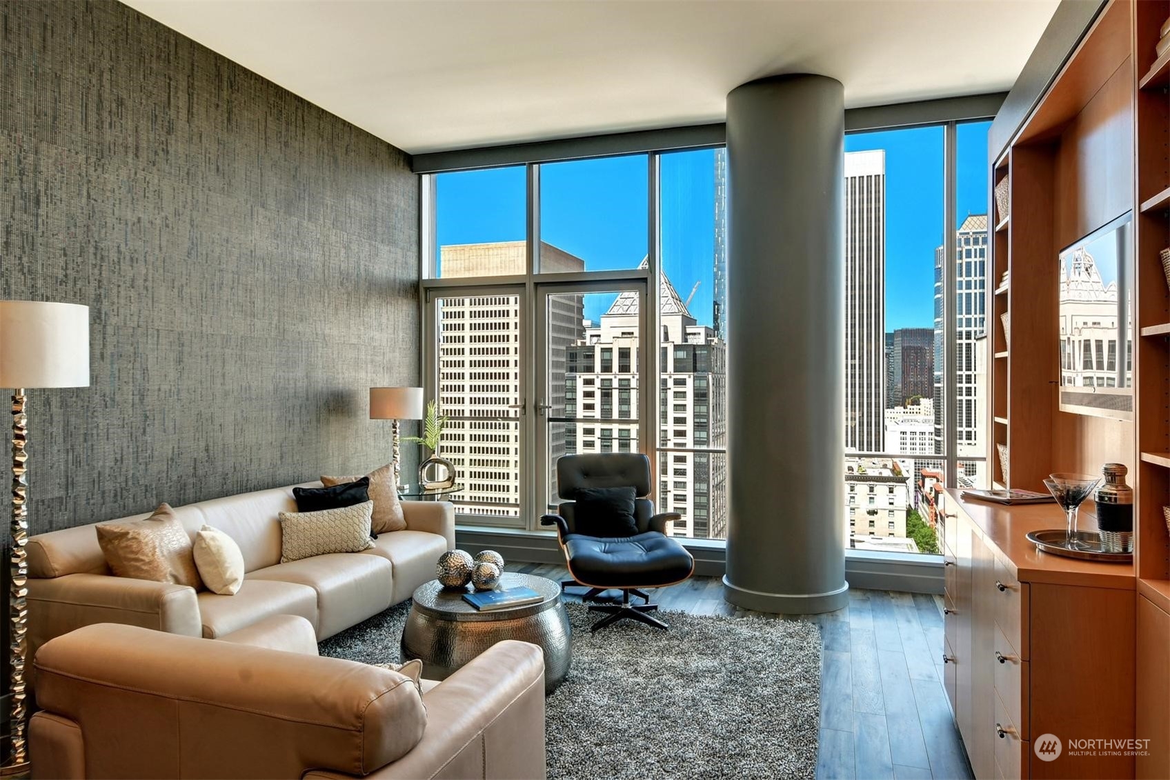 909 5th Avenue Unit: 1903