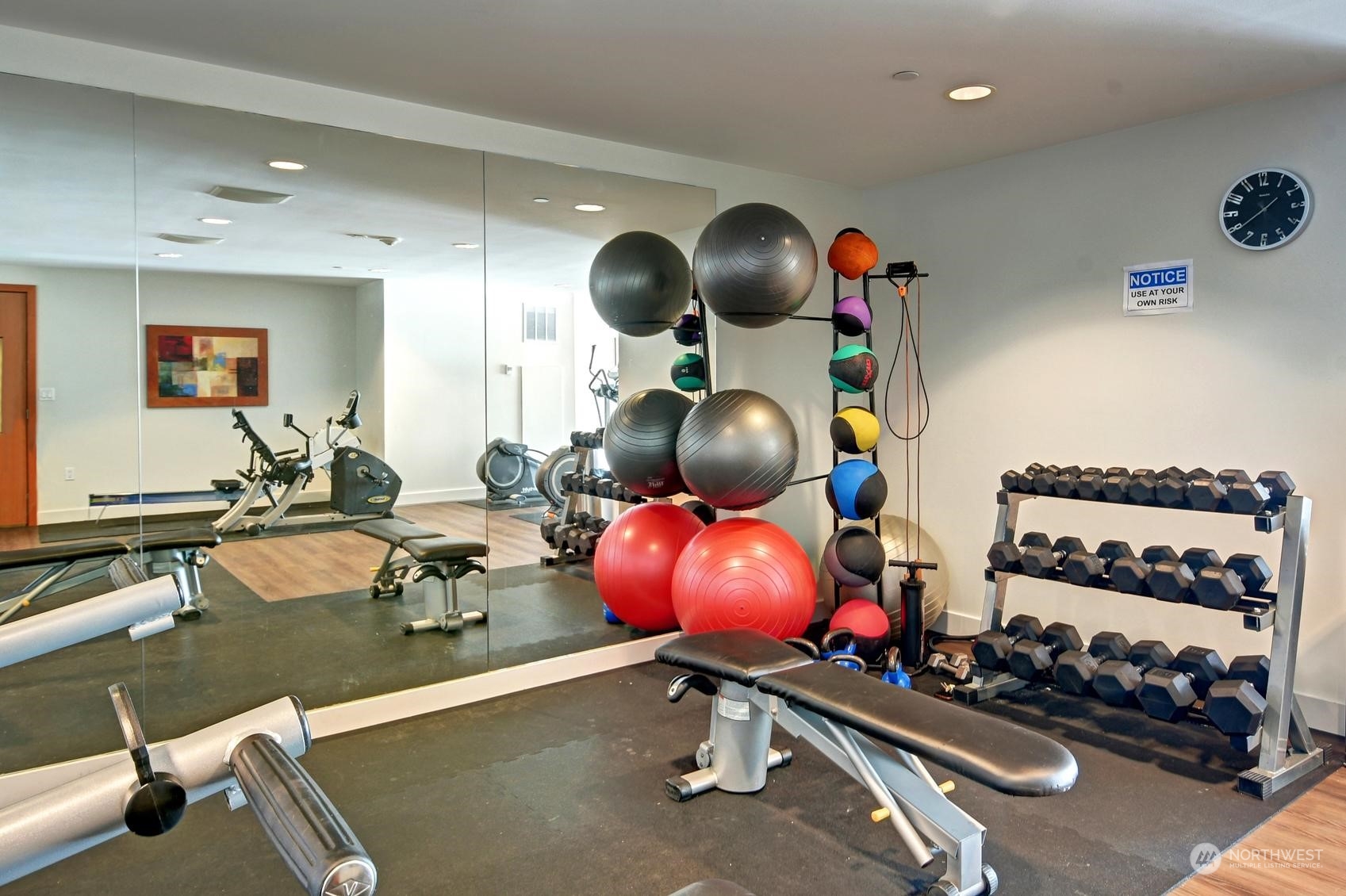 909 5th Avenue Unit: 1903
