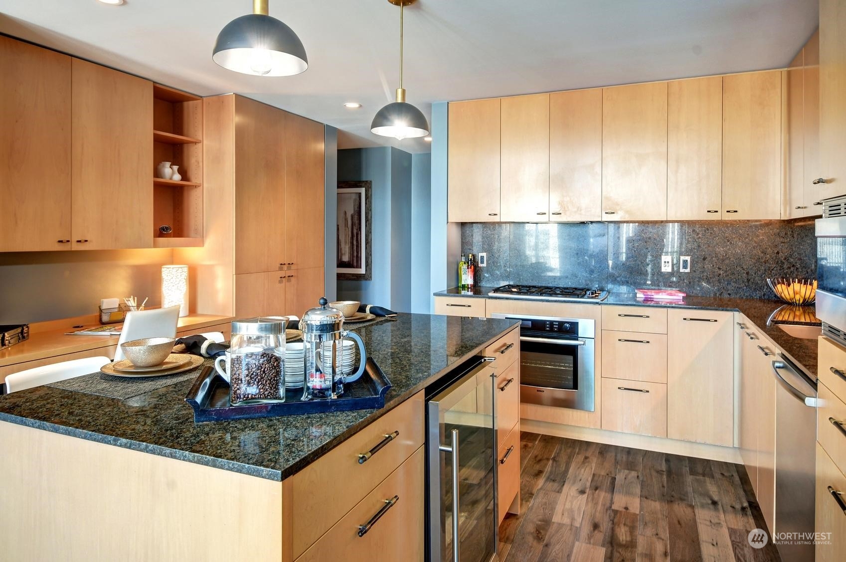 909 5th Avenue Unit: 1903