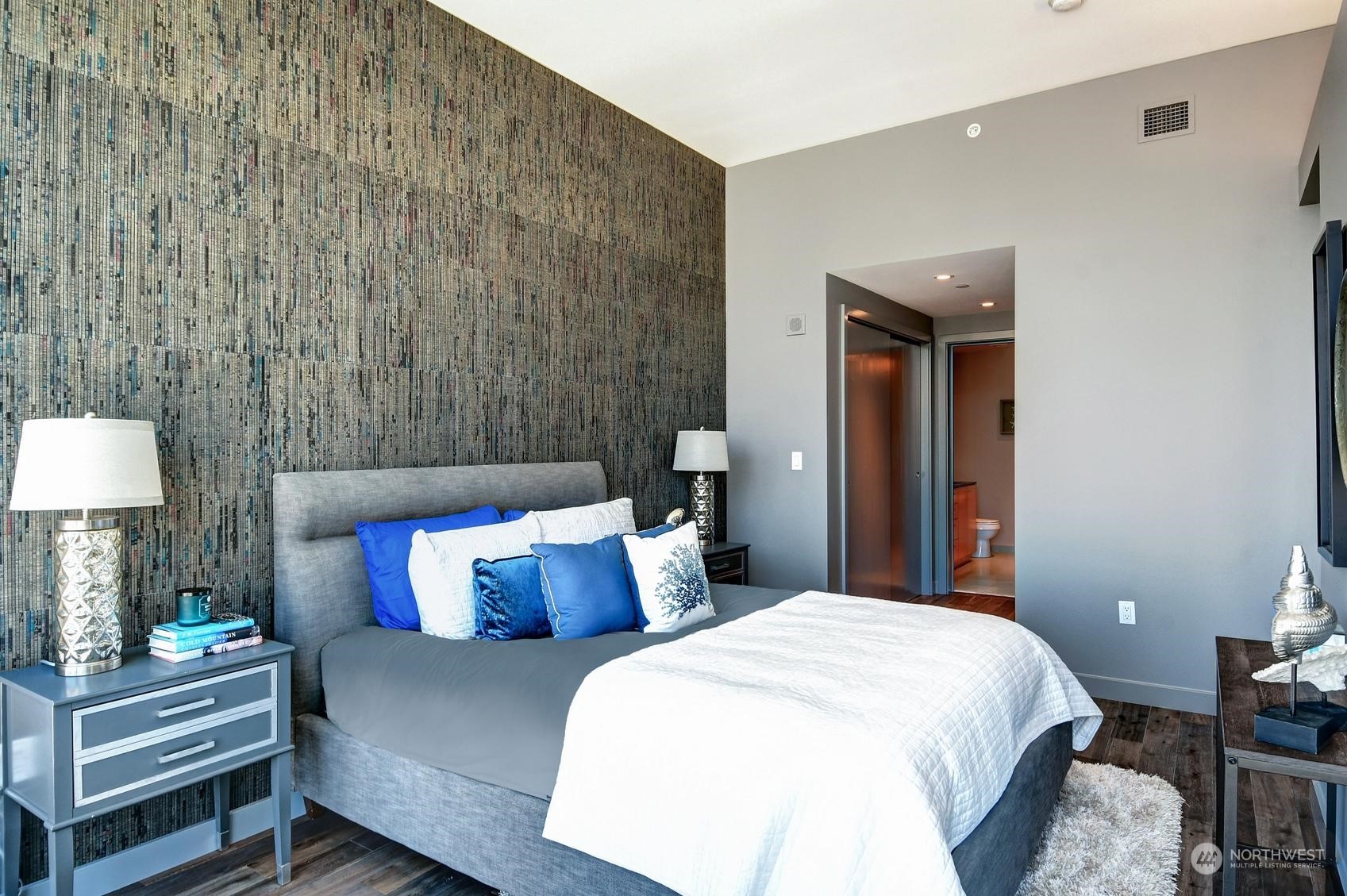 909 5th Avenue Unit: 1903