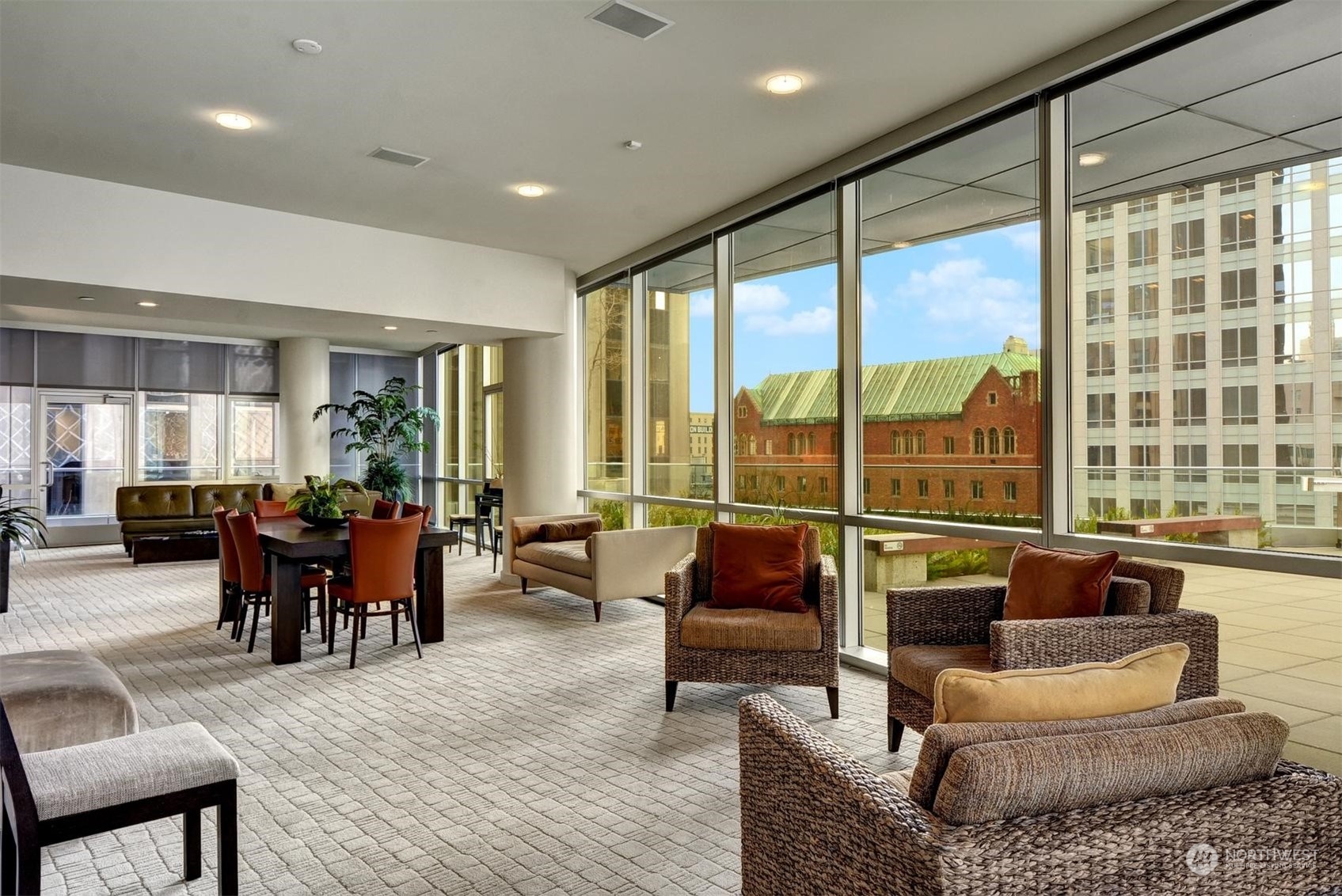 909 5th Avenue Unit: 1903