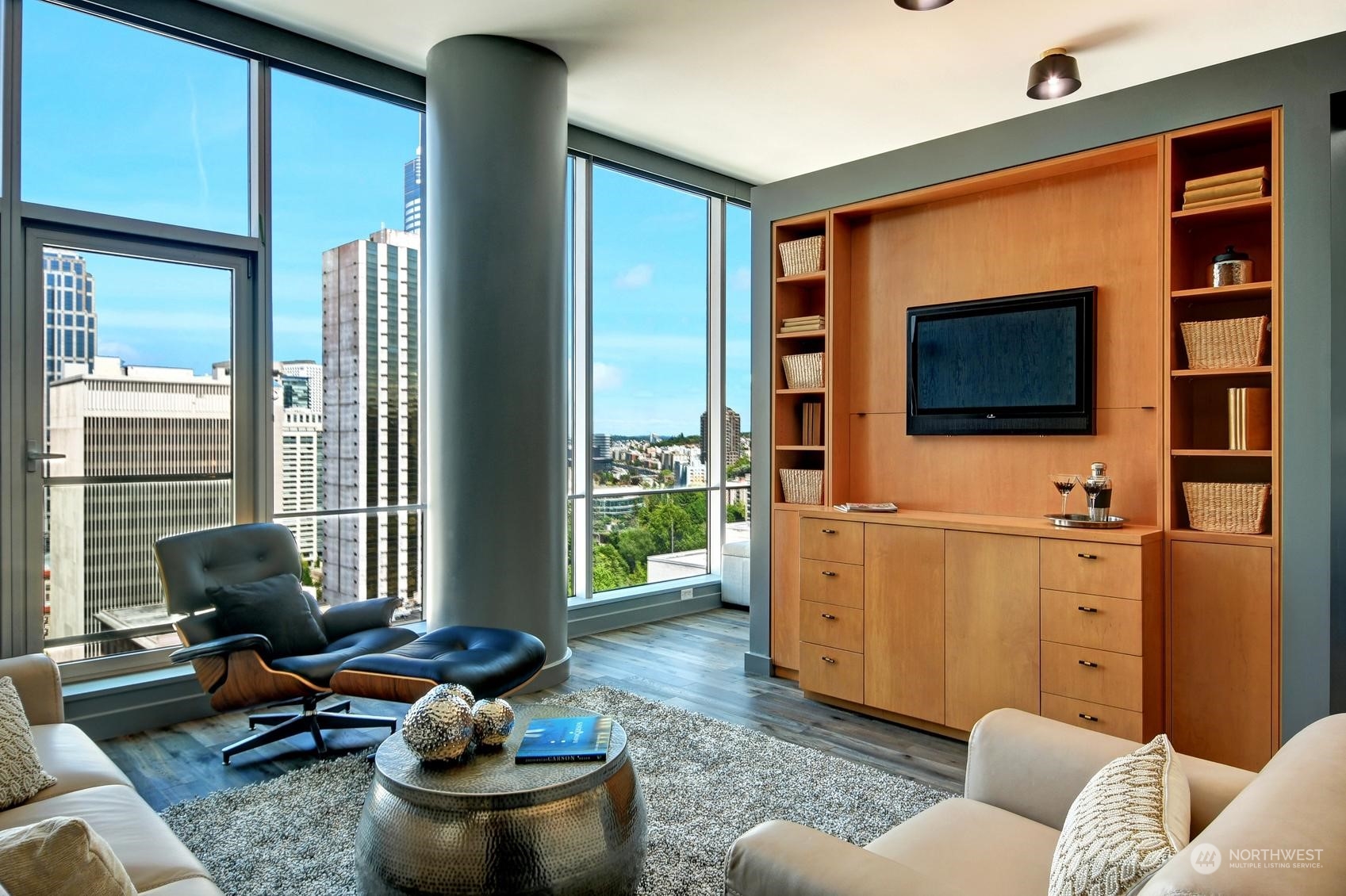 909 5th Avenue Unit: 1903
