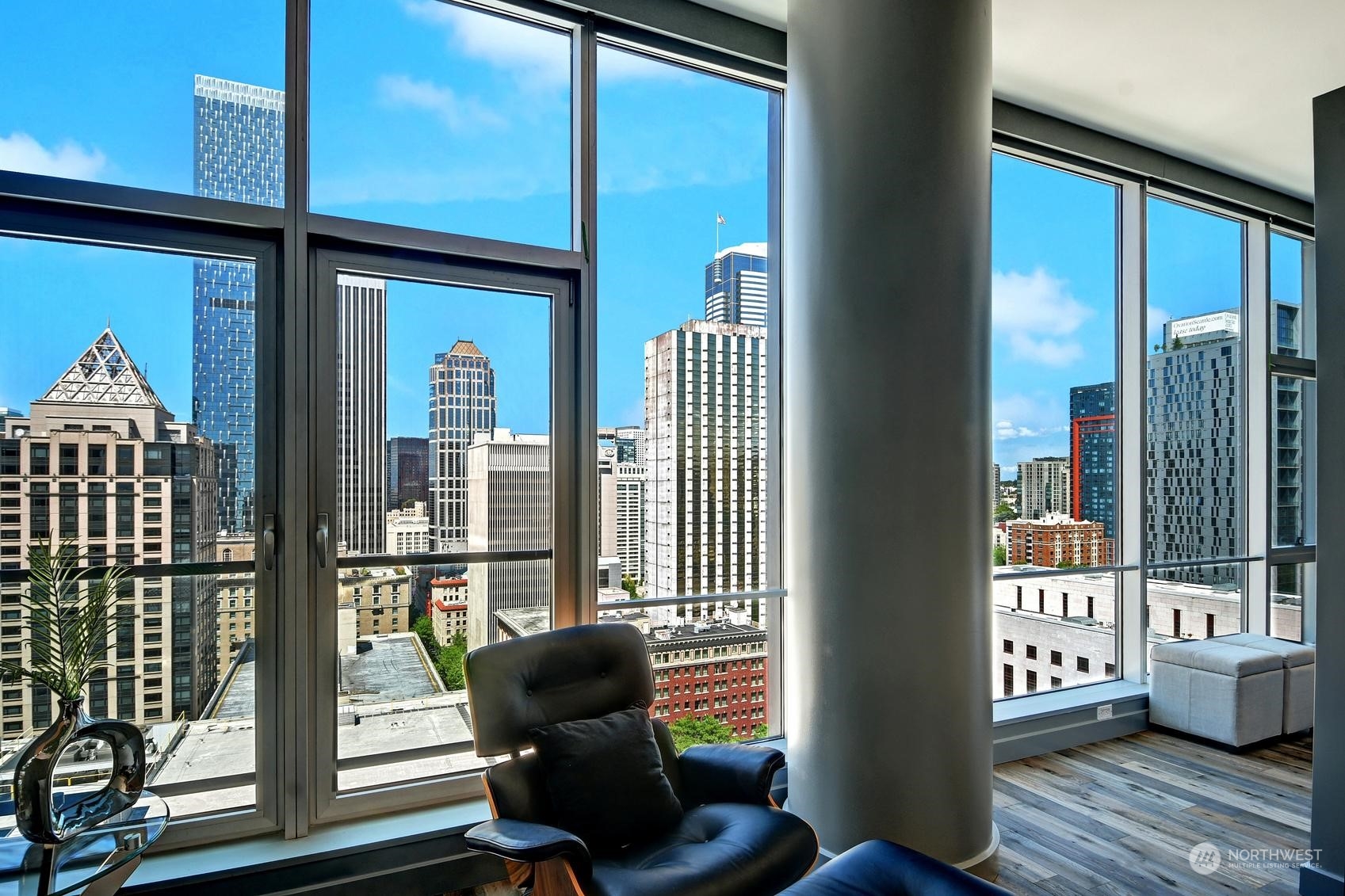 909 5th Avenue Unit: 1903
