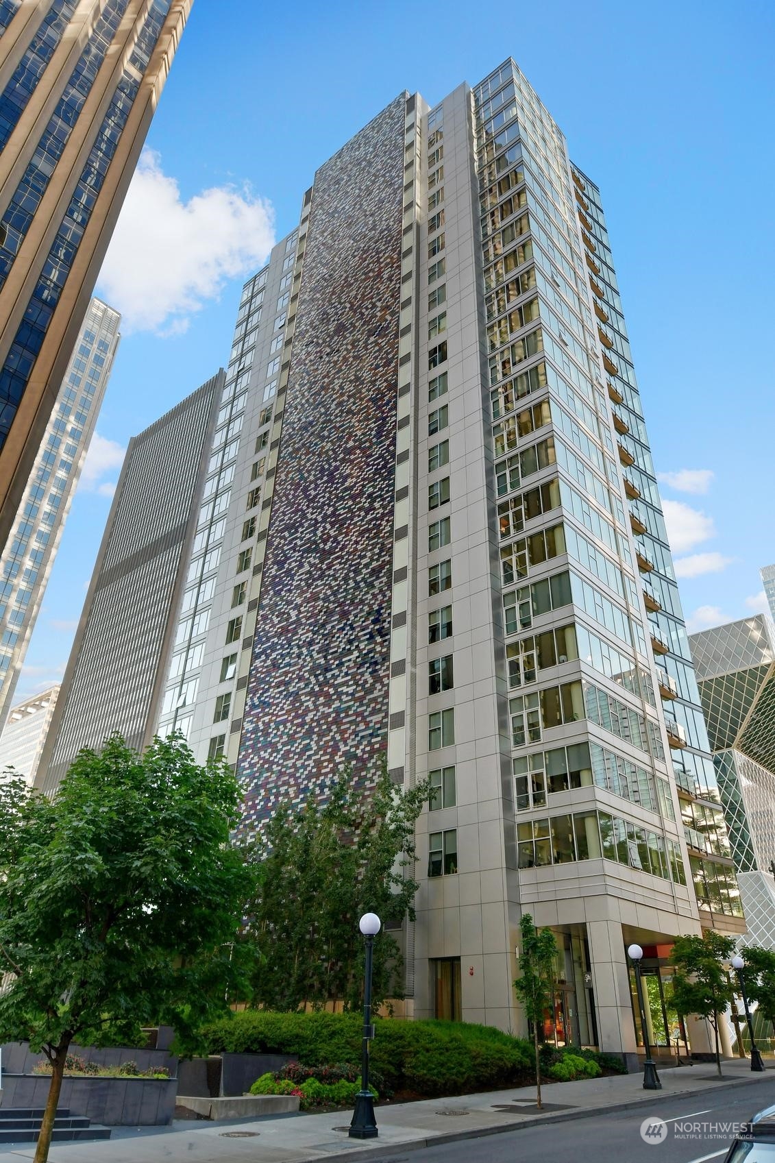 909 5th Avenue Unit: 1903