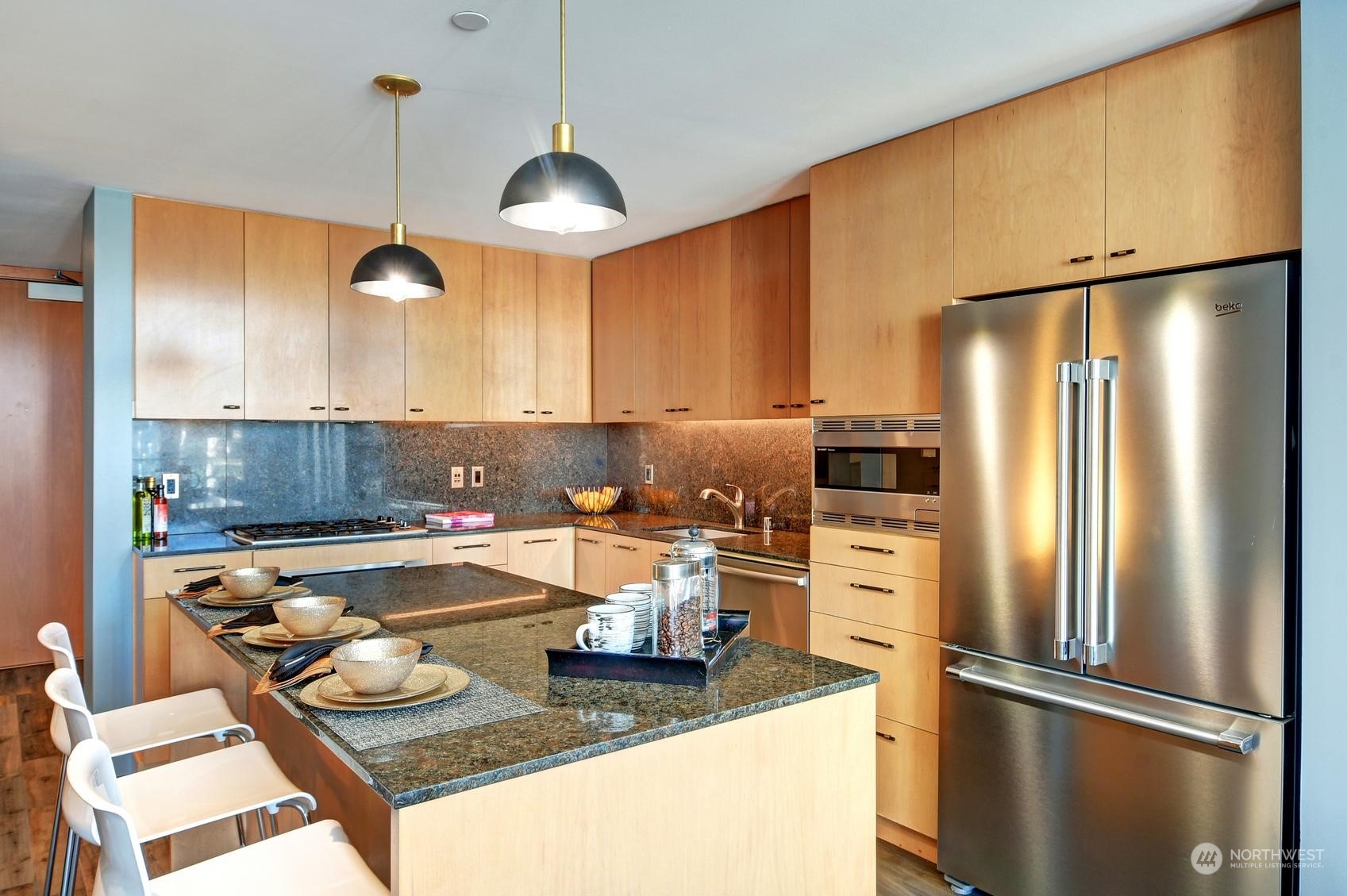 909 5th Avenue Unit: 1903