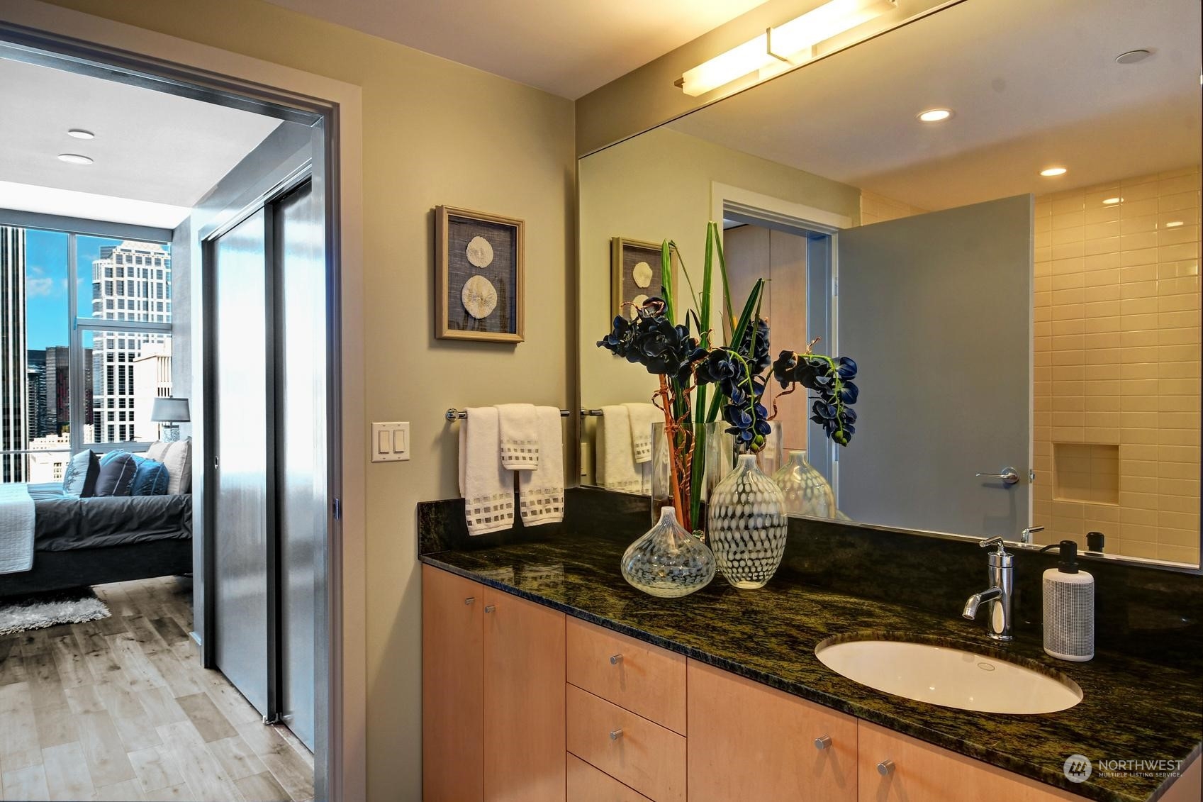 909 5th Avenue Unit: 1903
