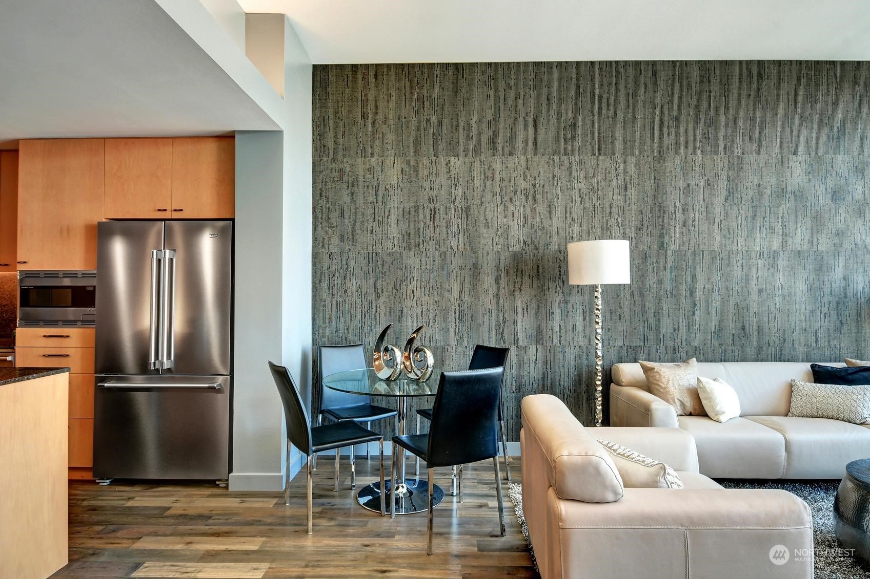 909 5th Avenue Unit: 1903