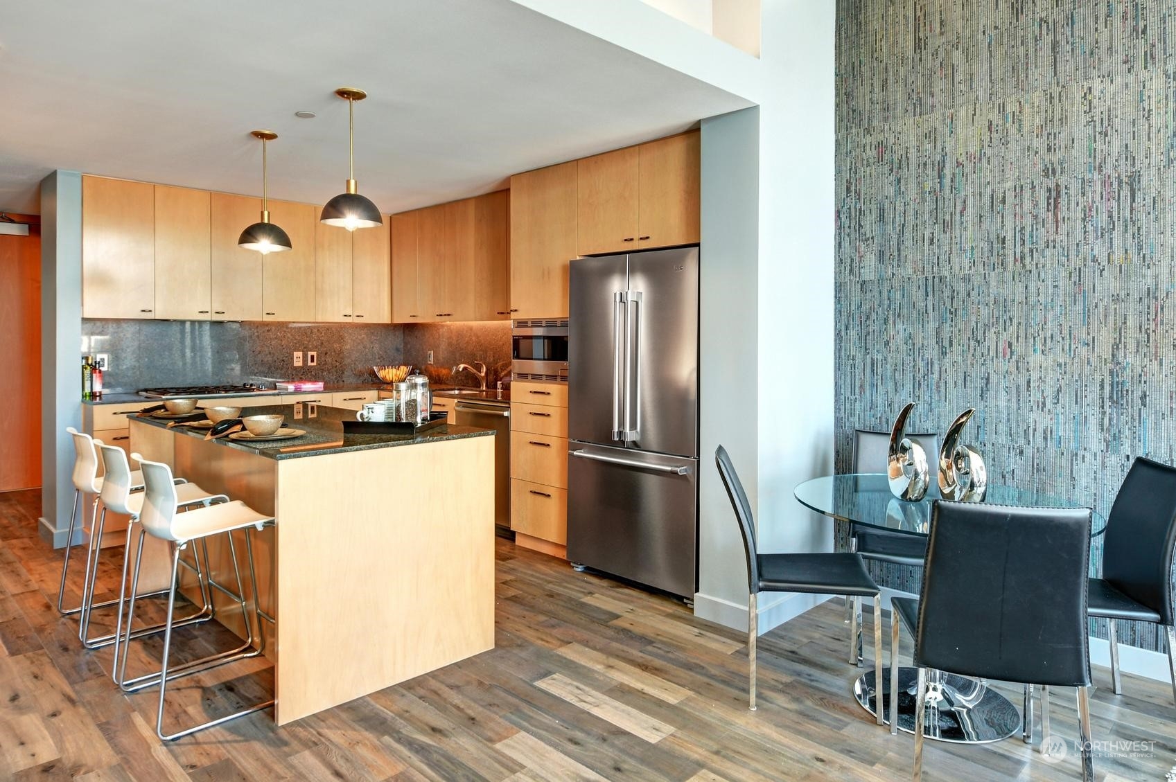 909 5th Avenue Unit: 1903