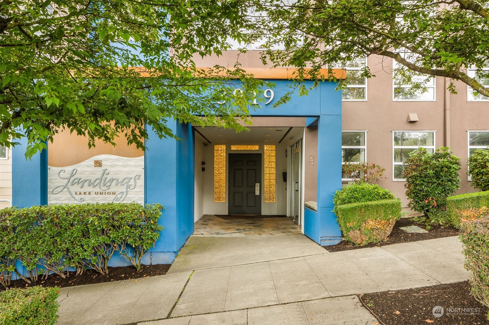 3919 Latona Avenue NE Unit: 205