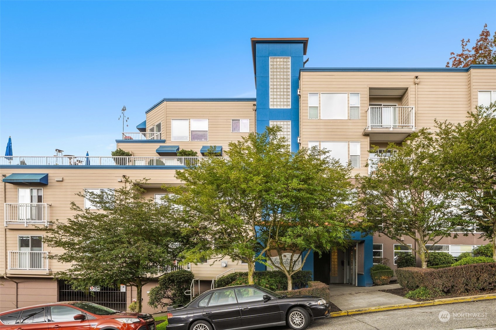 3919 Latona Avenue NE Unit: 205