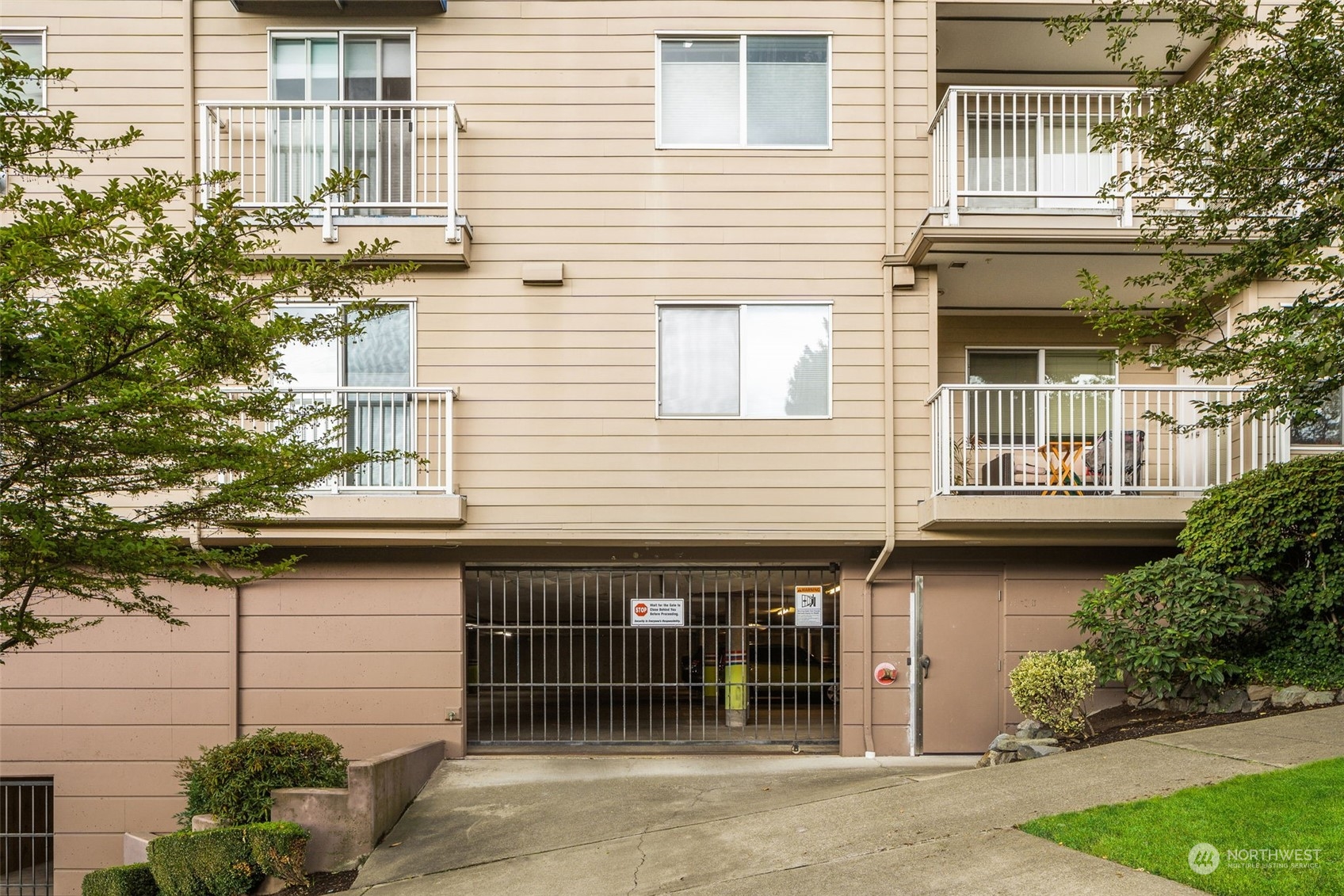 3919 Latona Avenue NE Unit: 205