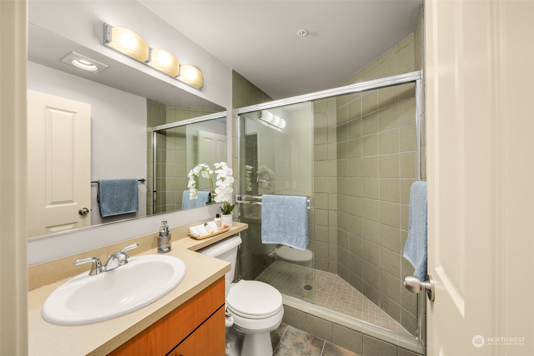 3919 Latona Avenue NE Unit: 205