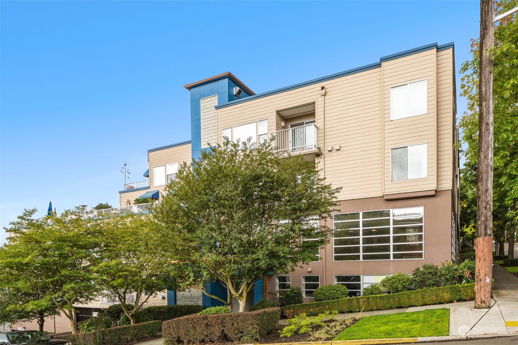 3919 Latona Avenue NE Unit: 205