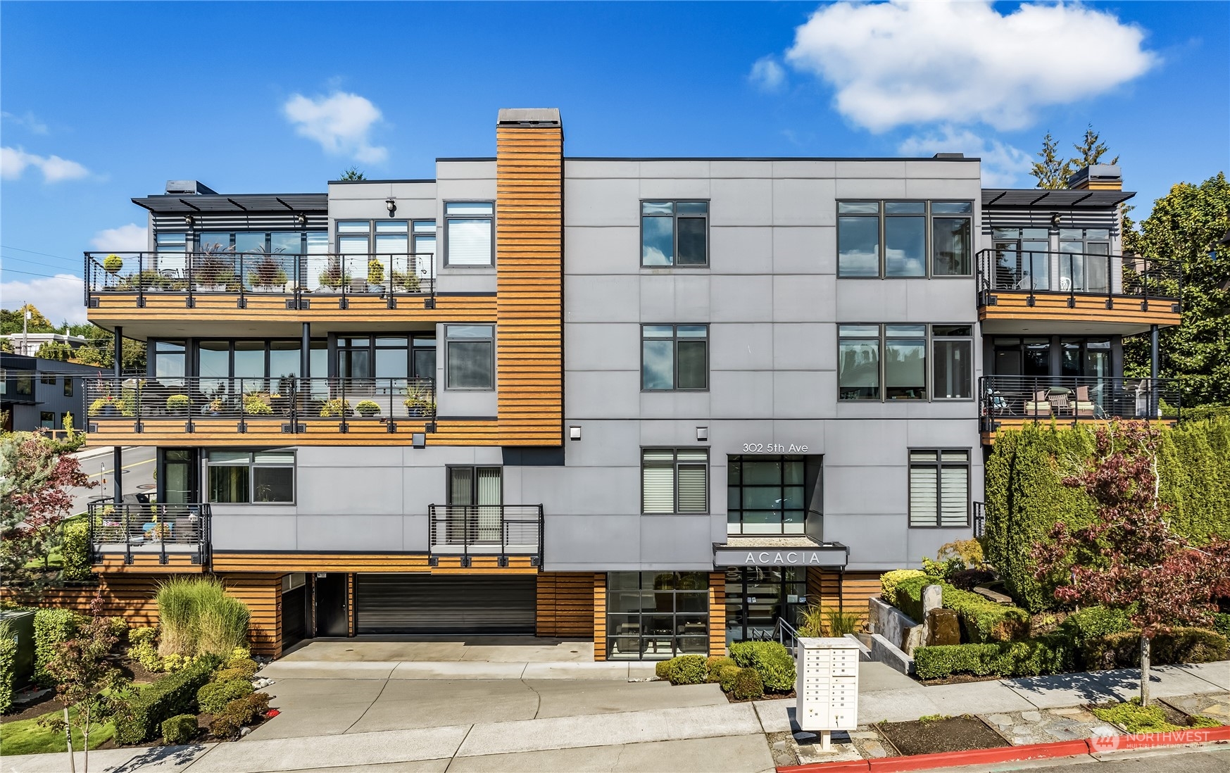 302 5th Avenue Unit: 201