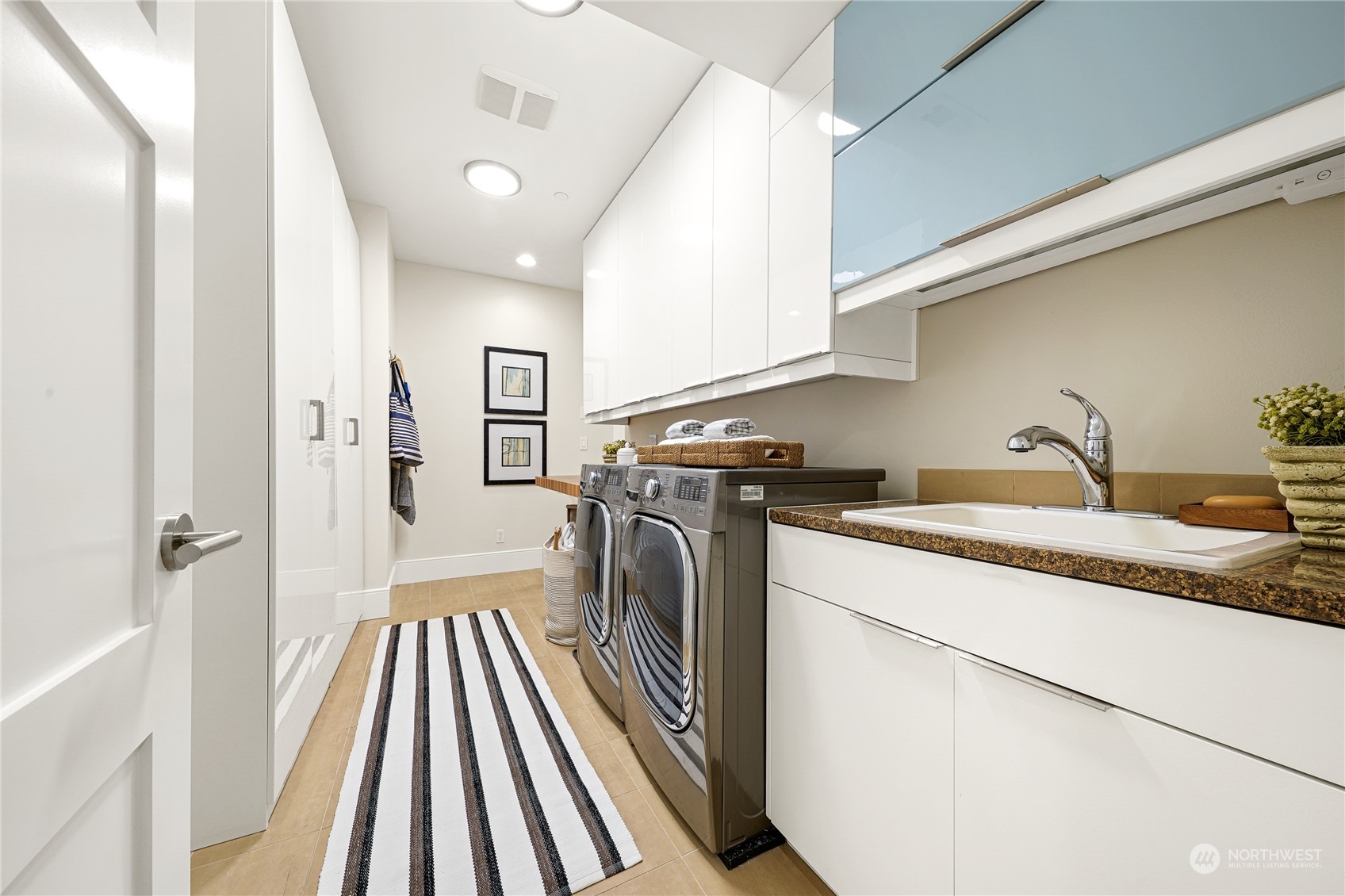 302 5th Avenue Unit: 201