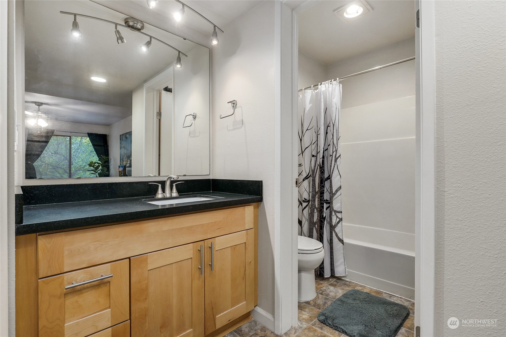 11506 NE 128th Street Unit: 22